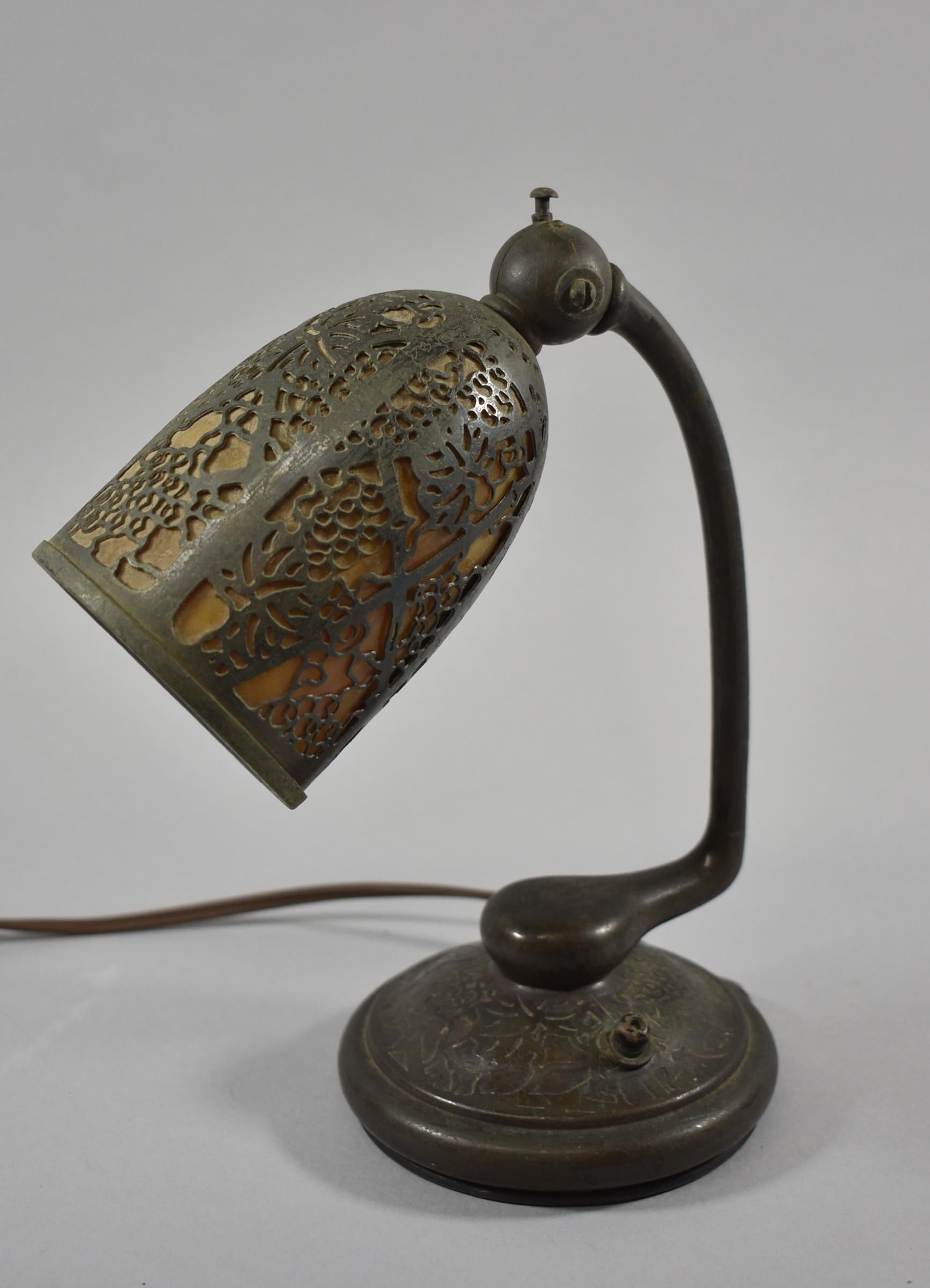 Tiffany Studios #552 Bronze Slag Glass Grapevine Pattern Desk Lamp In Good Condition In Toledo, OH