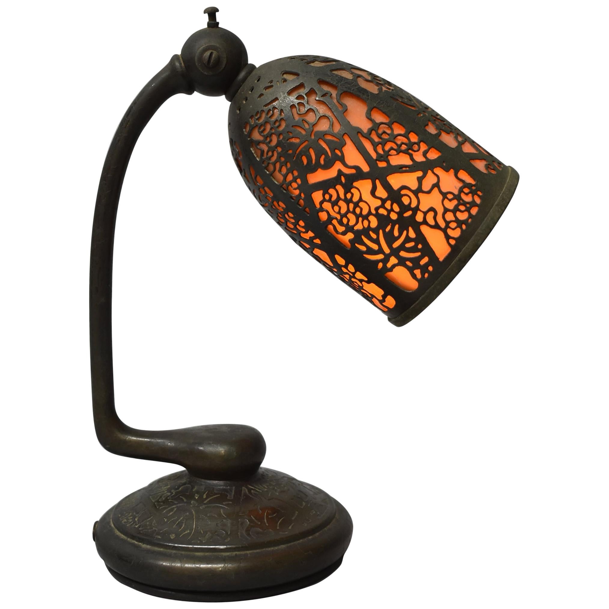 Tiffany Studios #552 Bronze Slag Glass Grapevine Pattern Desk Lamp