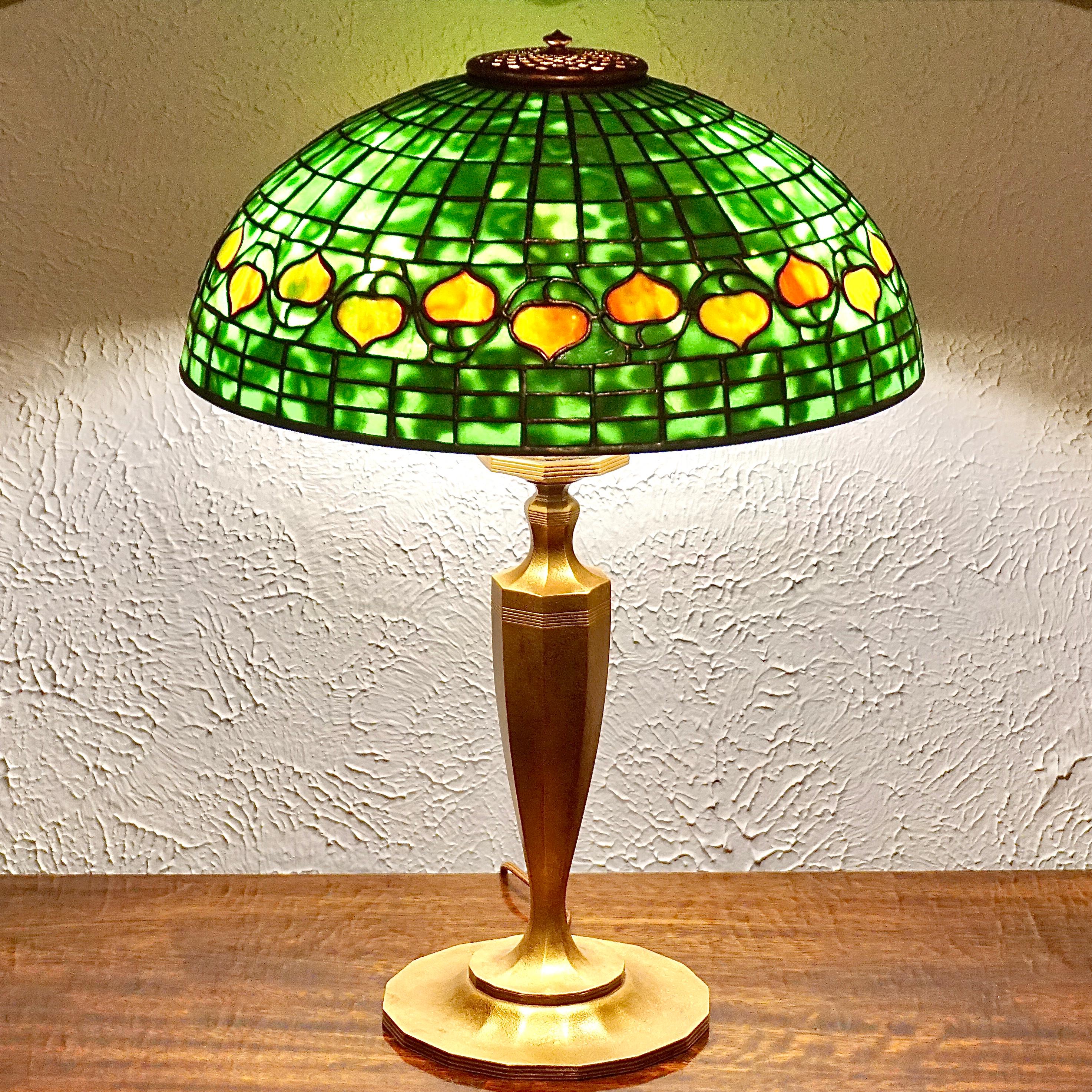 Early 20th Century Tiffany Studios Acorn Table Lamp For Sale