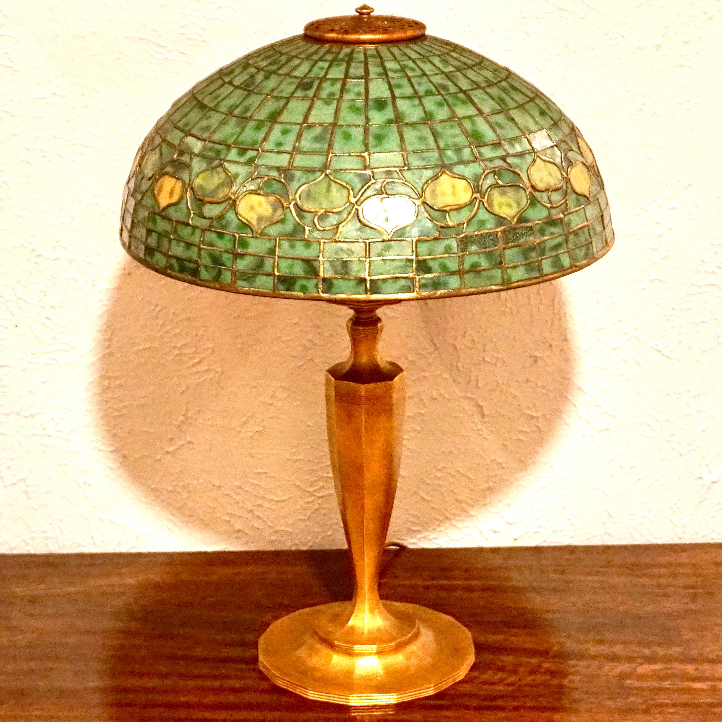 Tiffany Studios - Lampe de table à glands en vente 5