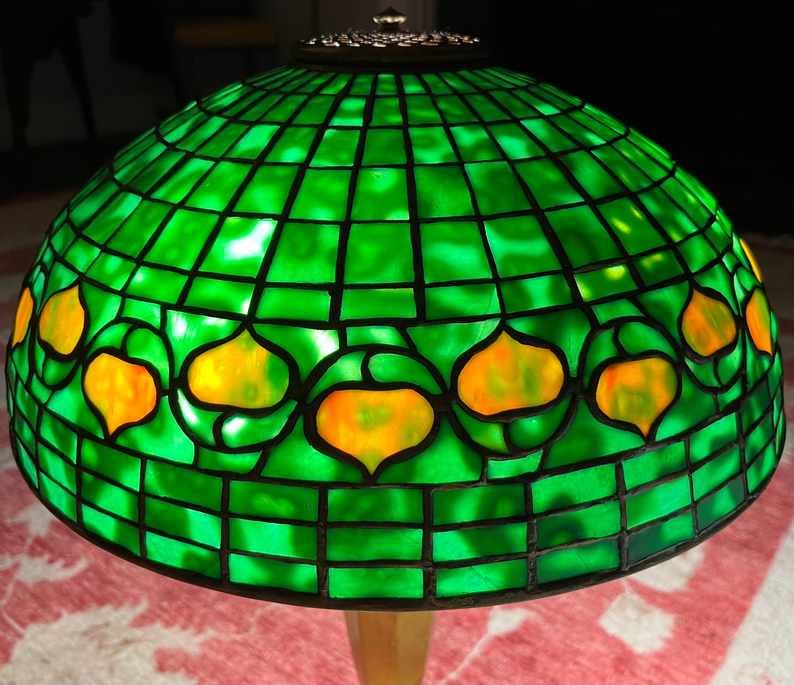 Tiffany Studios Acorn Table Lamp In Excellent Condition For Sale In Dallas, TX