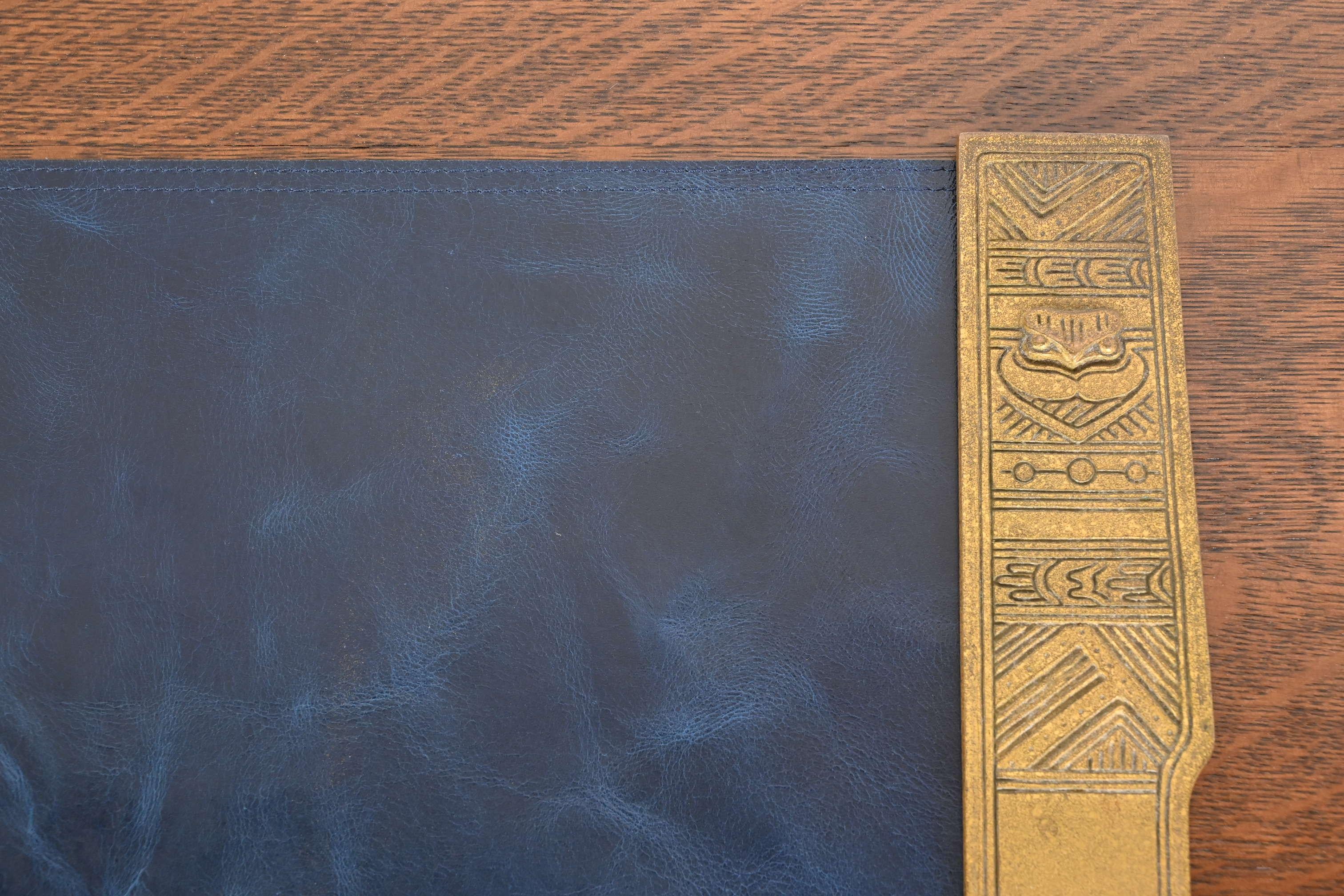 Tiffany Studios „American Indian“ Bronze-Blatterendeckel mit Leder-Schreibtisch-Blatter im Angebot 1