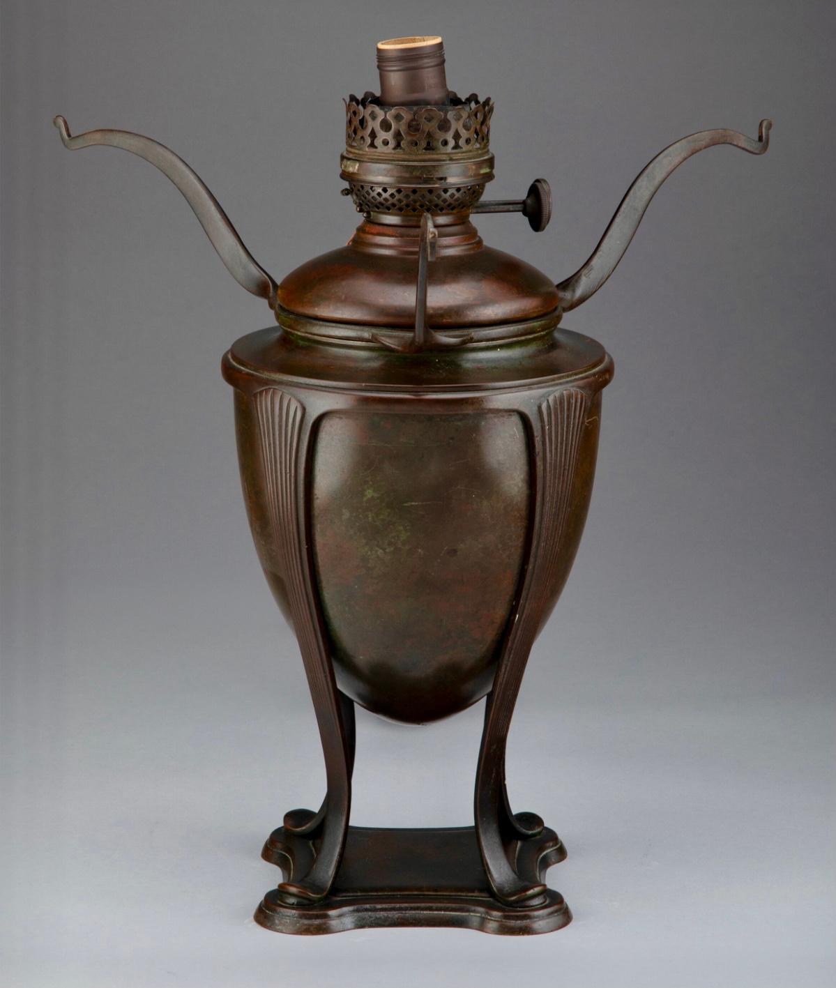 Tiffany Studios Apple Blossom Table lamp In Good Condition For Sale In Dallas, TX