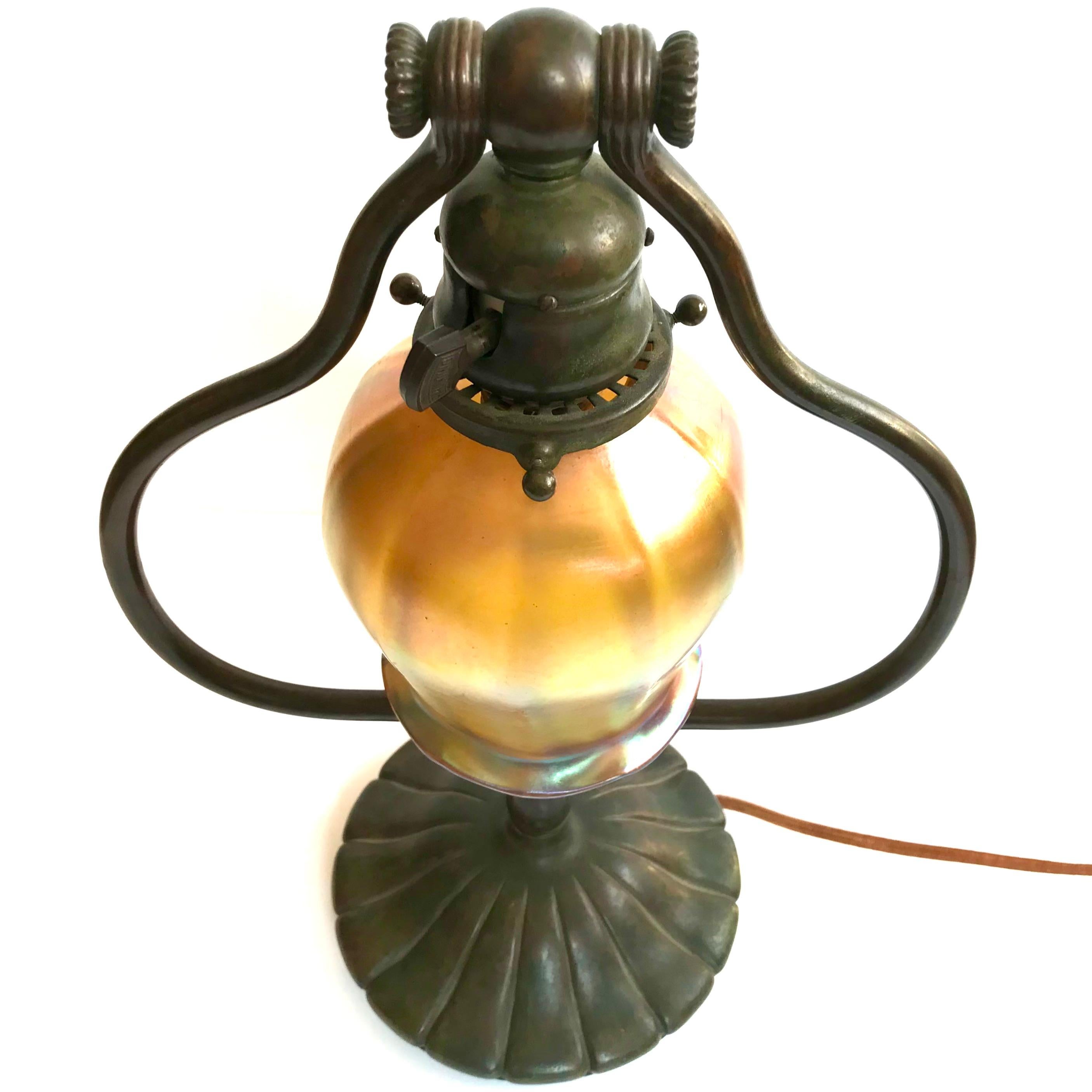 Early 20th Century Tiffany Studios Bronze And favrile Harp Table lamp For Sale
