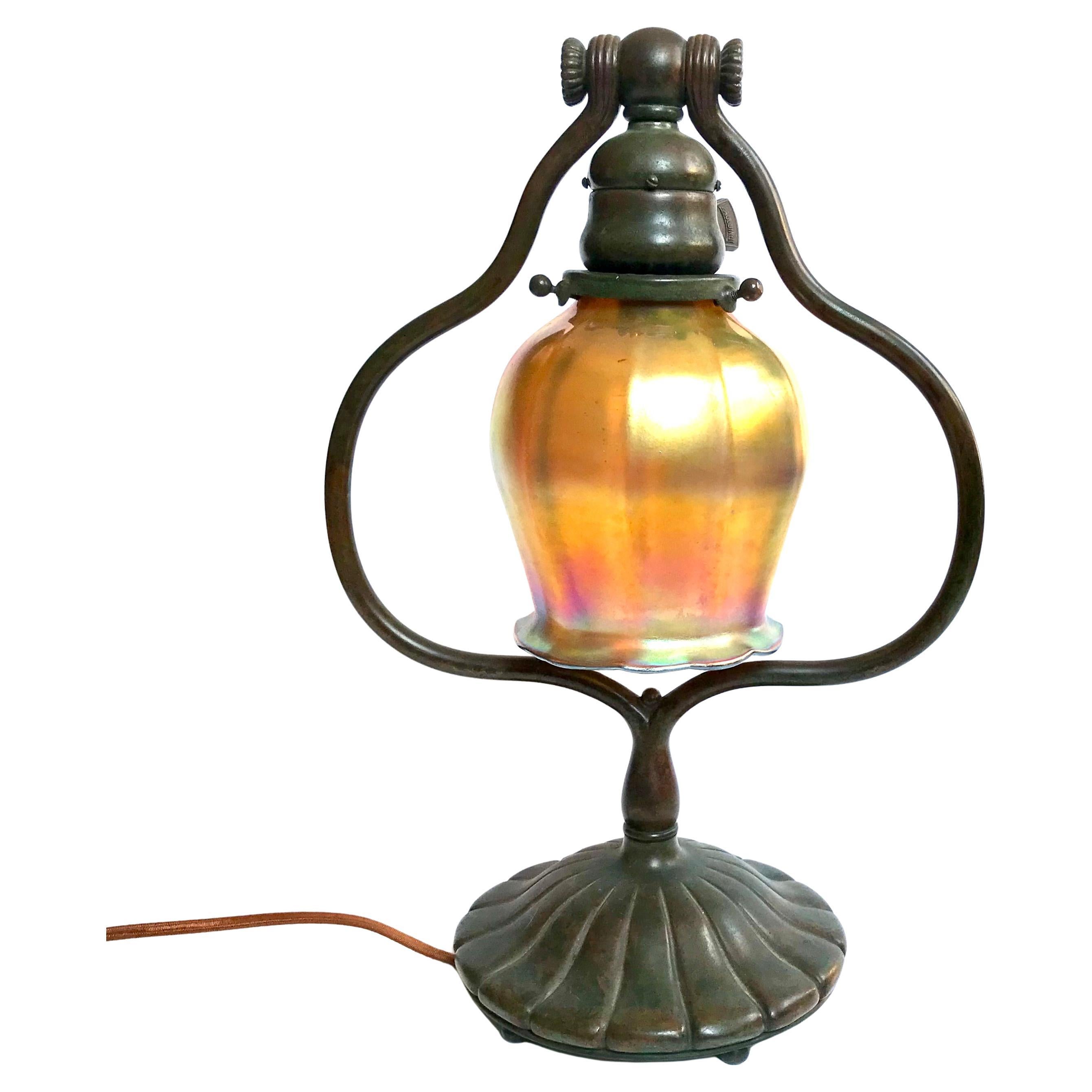 Lampe de table à harpe en bronze et favrile de Tiffany Studios