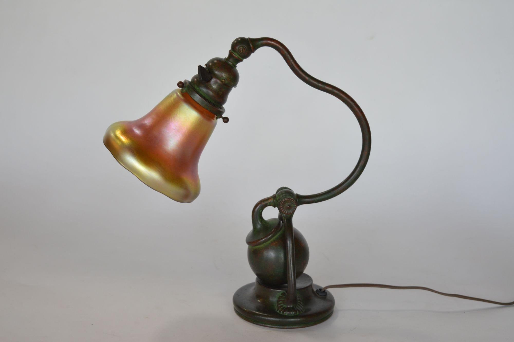 Autre Tiffany & Co. Lampe de bureau Studios en bronze et favrile en vente