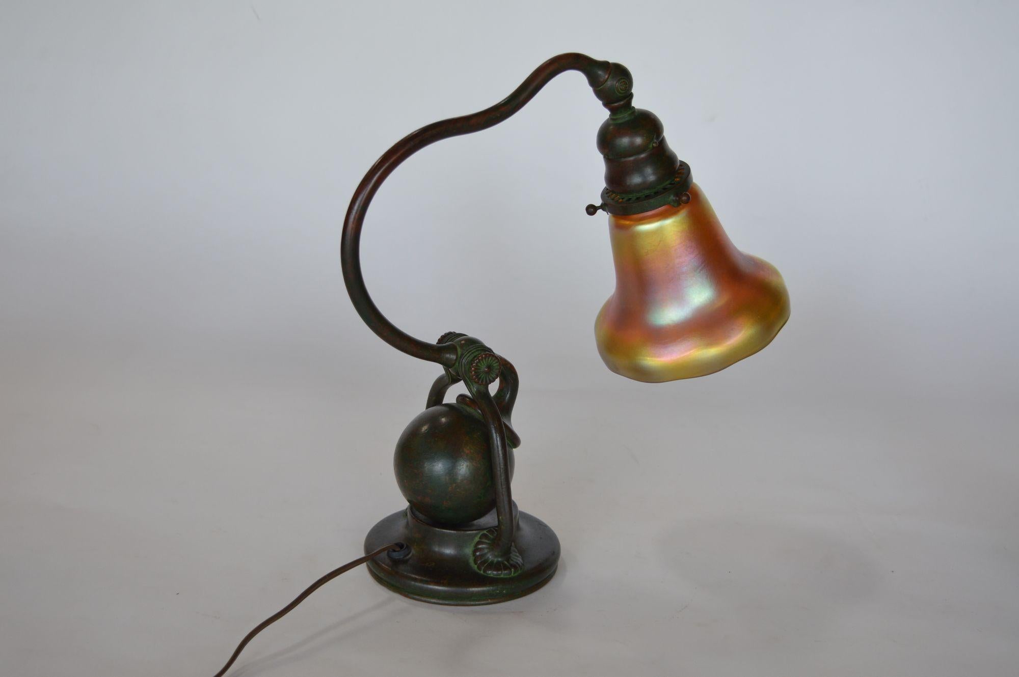 Tiffany & Co. Studios Bronze- und Favrile-Tischlampe im Angebot 2