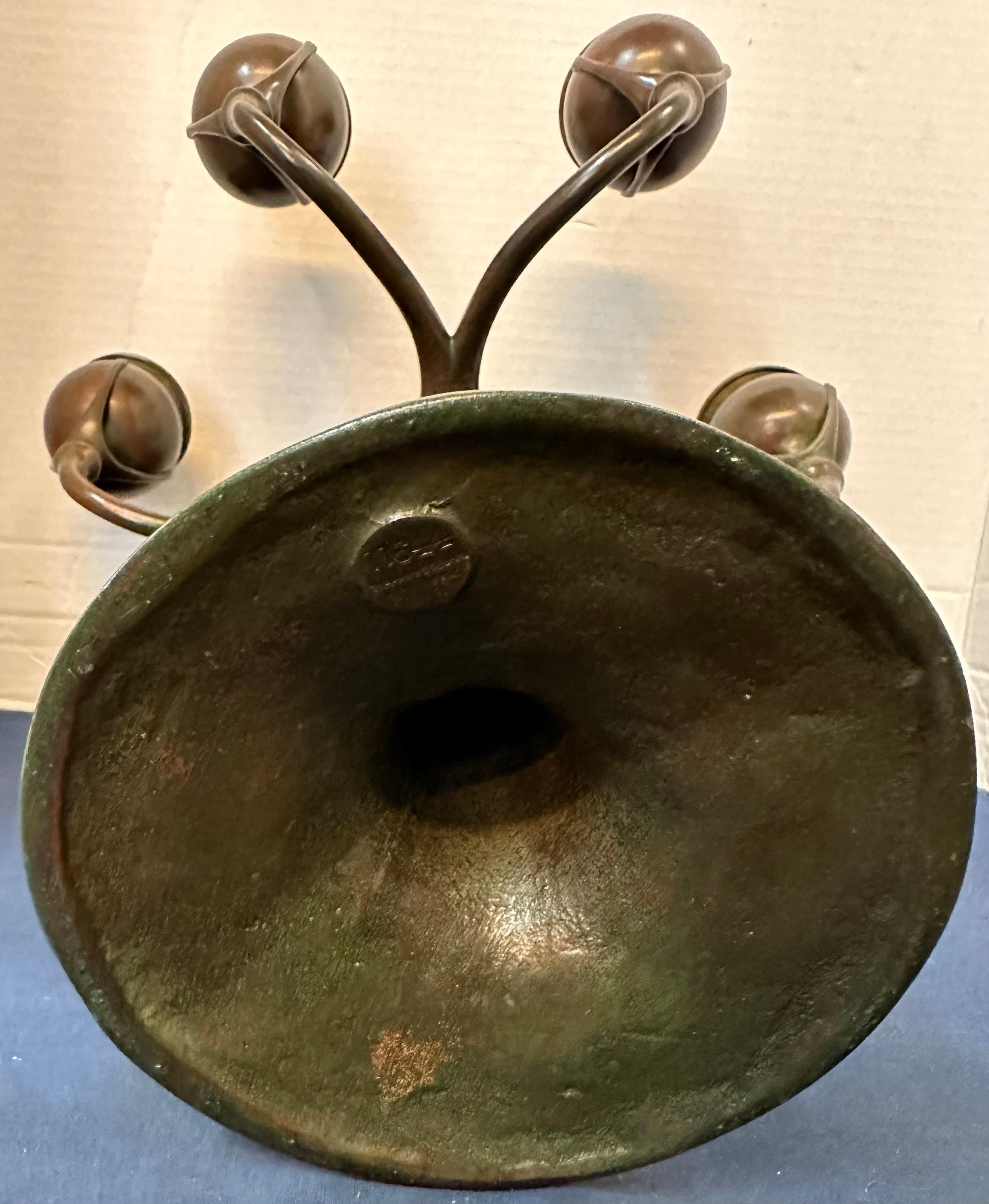Patinato Candelabro in bronzo di Tiffany Studios in vendita
