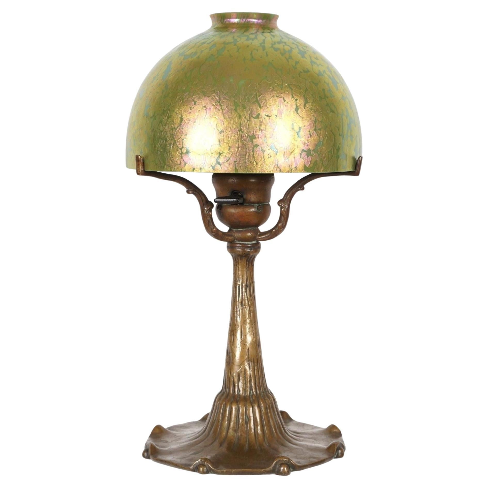 Bronze- und Favrile-Glas-Tischlampe, Tiffany Studios