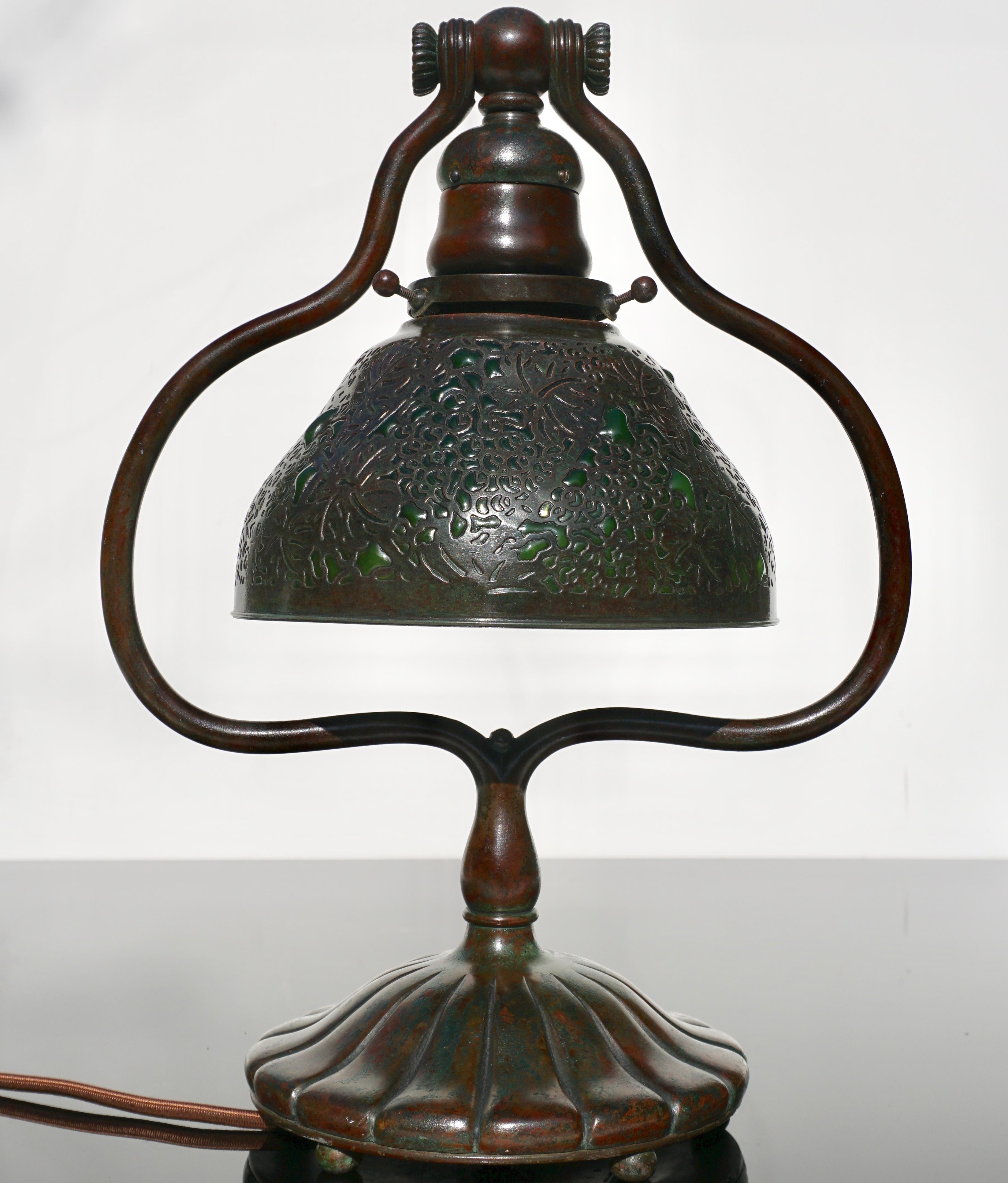 Early 20th Century Tiffany Studios Bronze Grapevine Glass Lamp