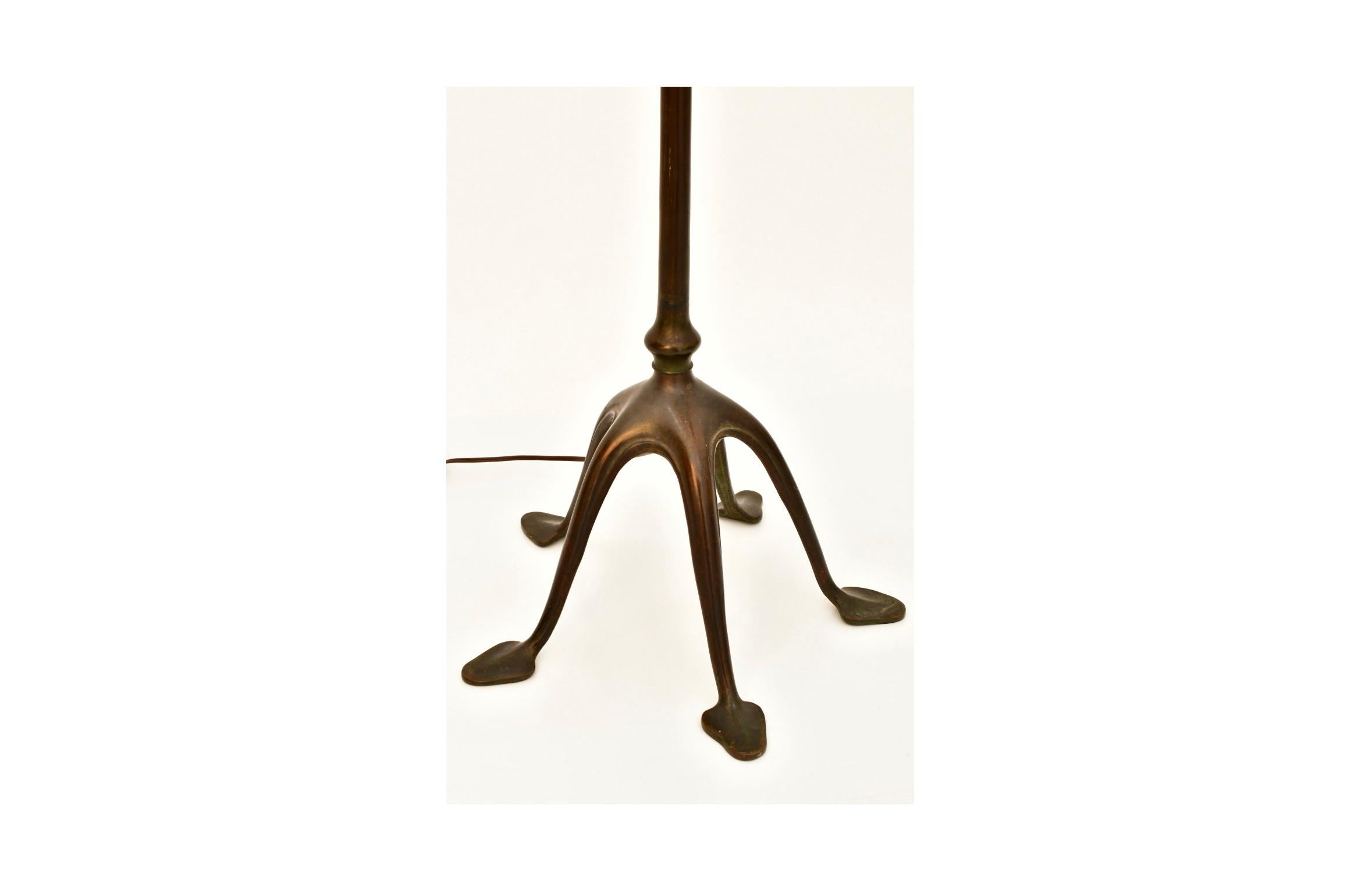 Tiffany Studios Bronze Harfe Stehleuchte mit grünem Damaszener Favrile Glasschirm (amerikanisch) im Angebot