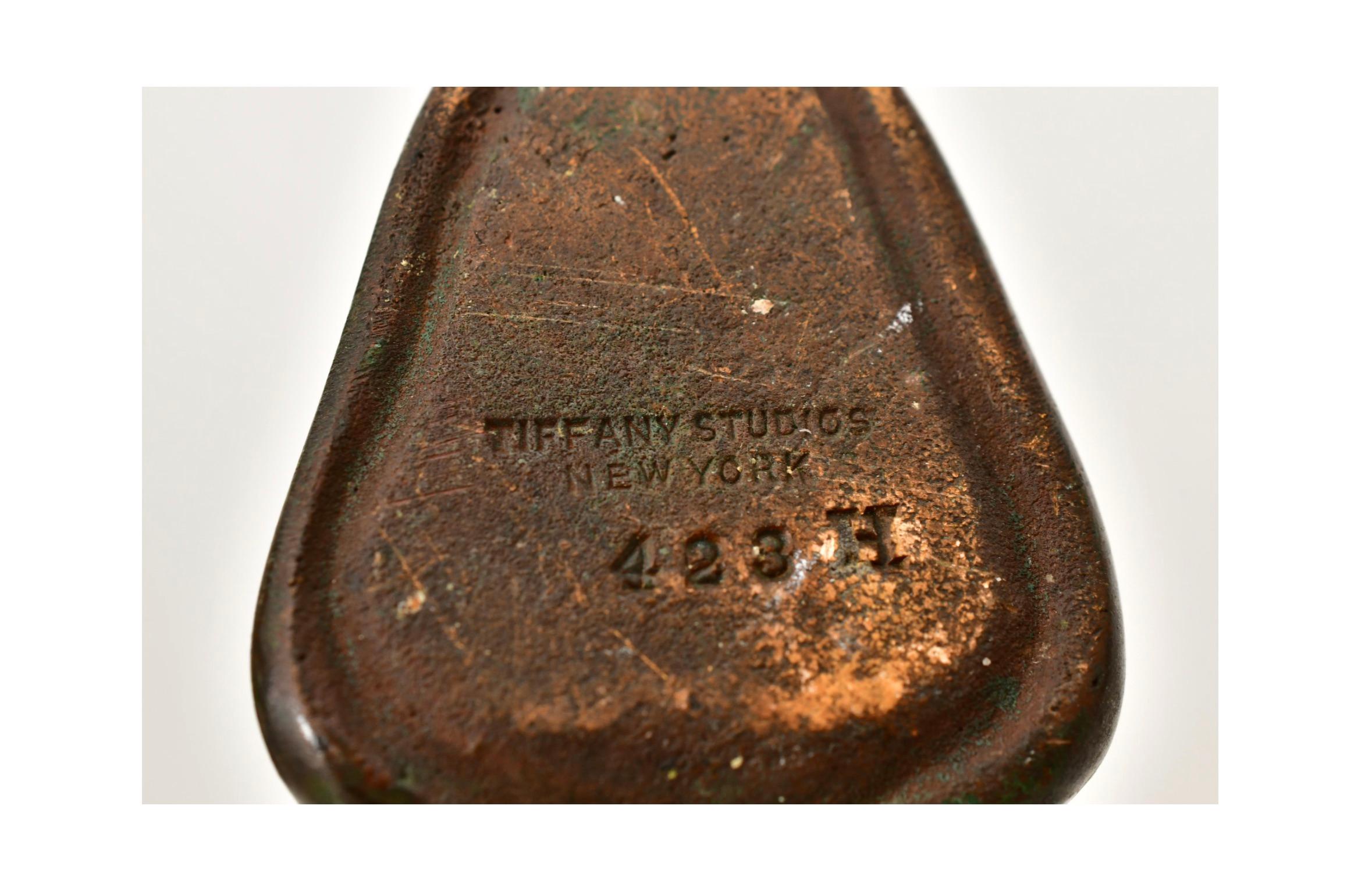 Tiffany Studios Bronze Harfe Stehleuchte mit grünem Damaszener Favrile Glasschirm im Angebot 1