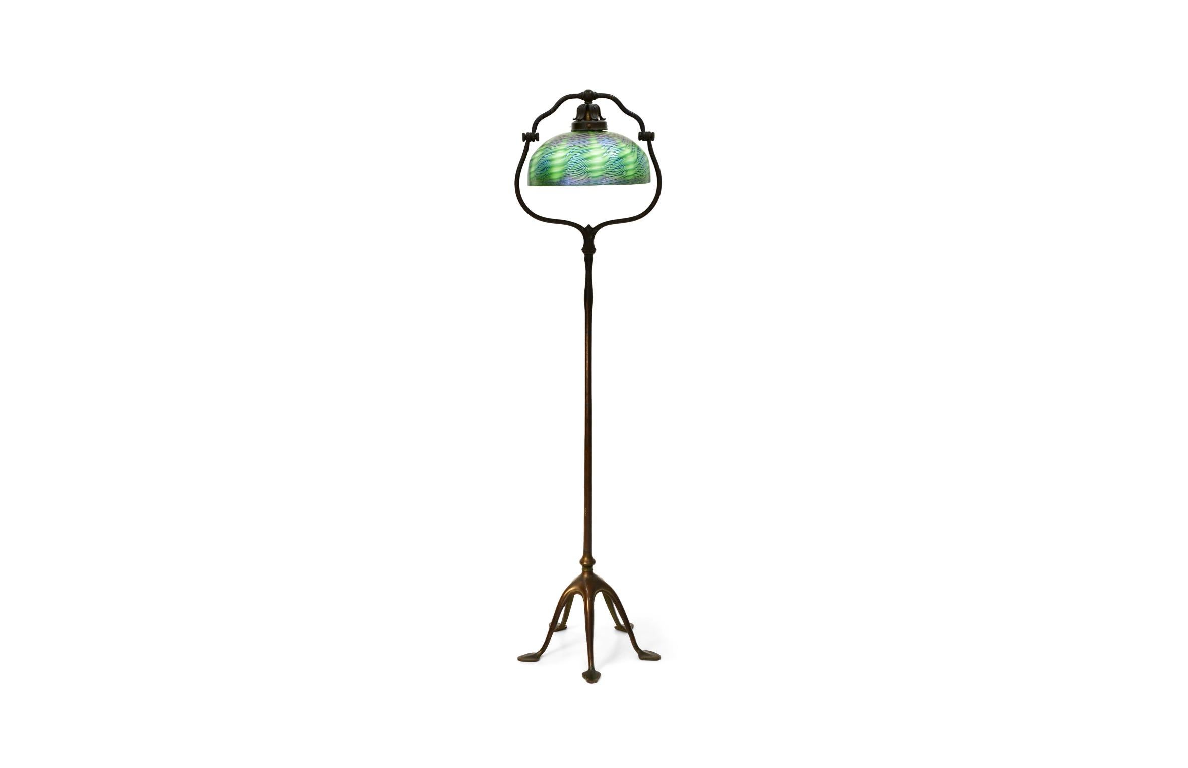 Tiffany Studios Bronze Harfe Stehleuchte mit grünem Damaszener Favrile Glasschirm im Angebot 2