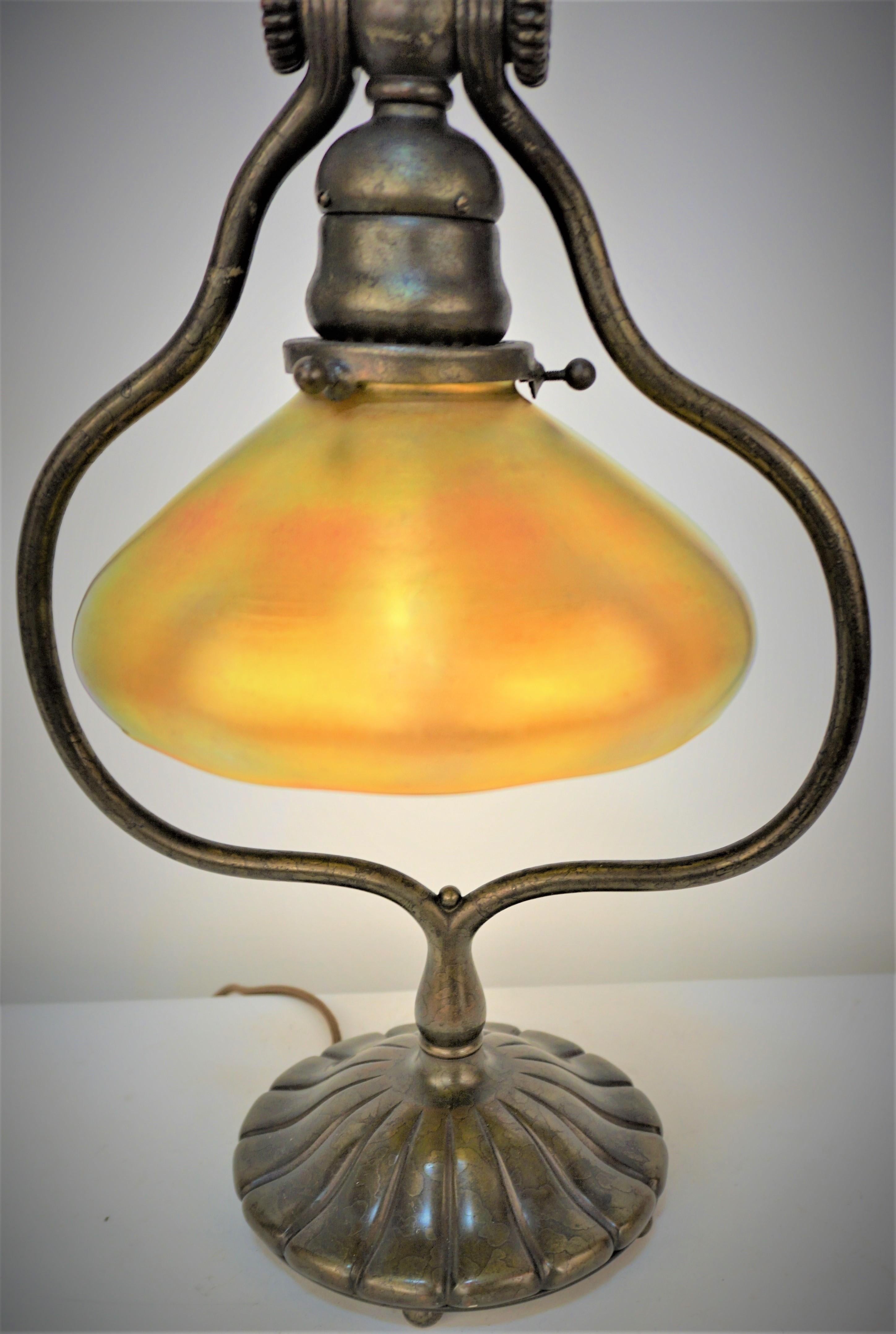 Lampe de bureau à harpe en bronze Tiffany Studios en vente 3