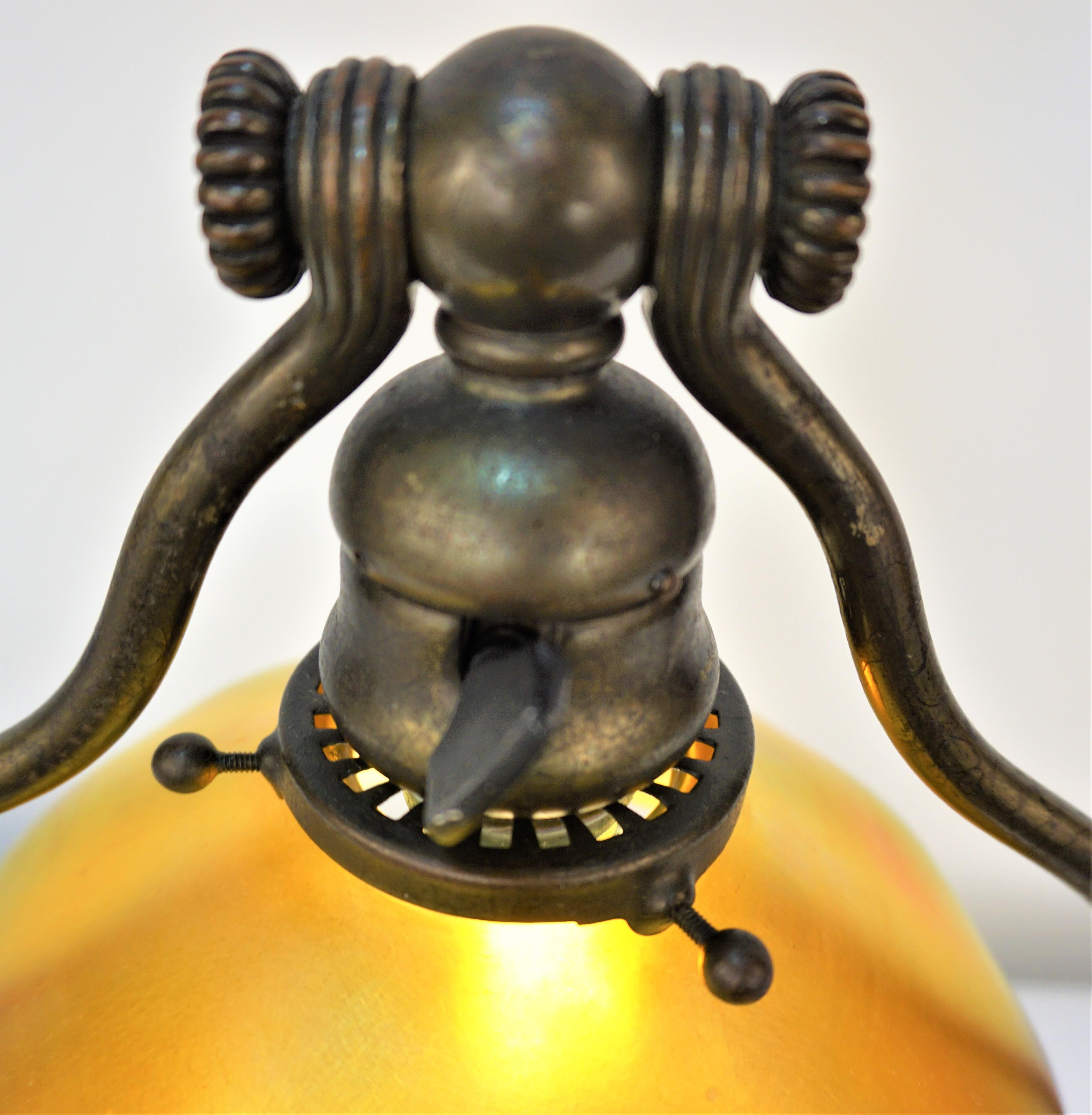 Début du 20ème siècle Lampe de bureau à harpe en bronze Tiffany Studios en vente