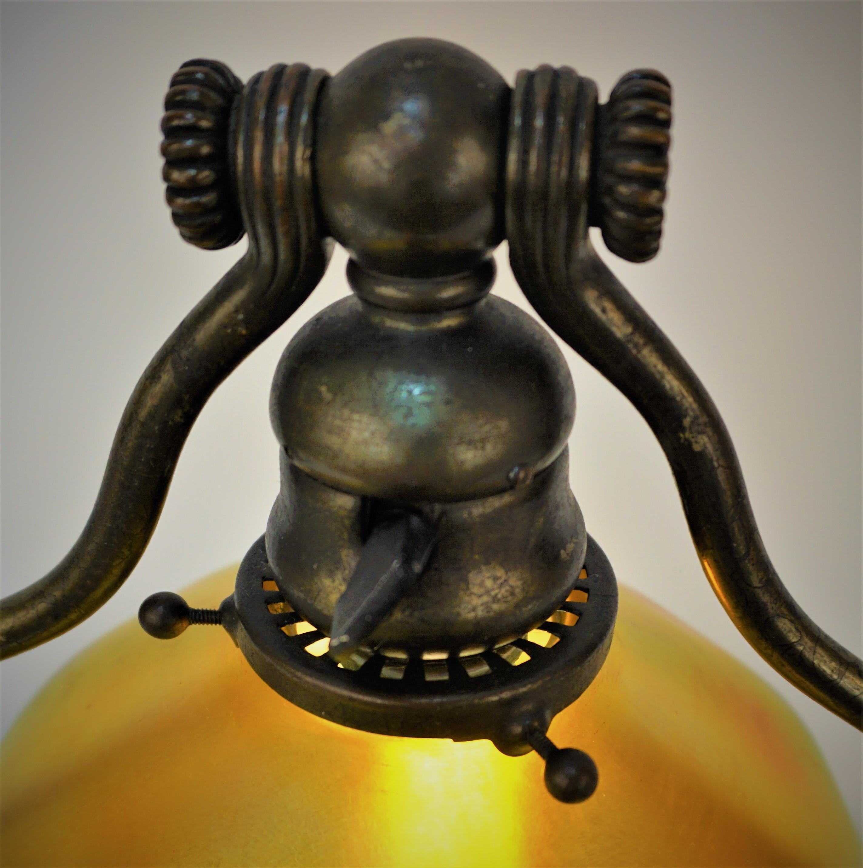 Lampe de bureau à harpe en bronze Tiffany Studios en vente 1