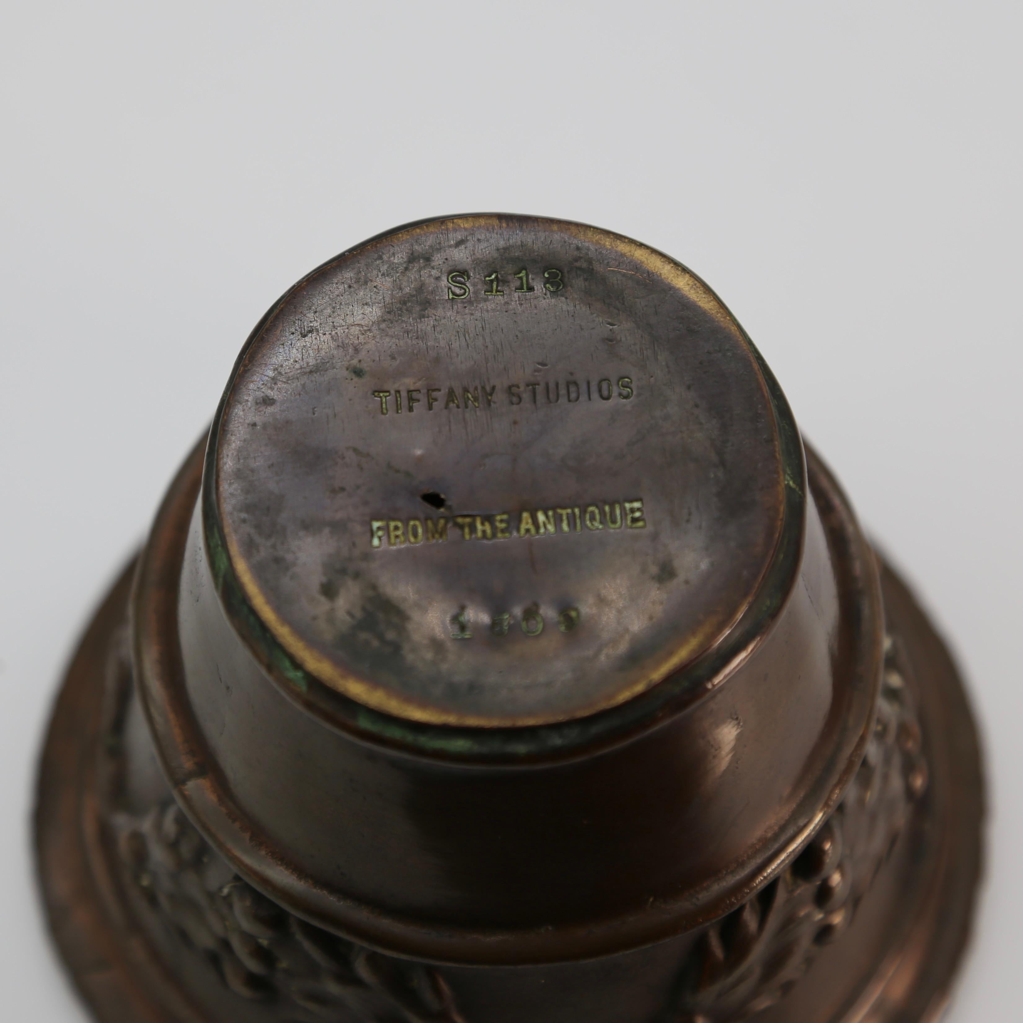 Tiffany Studios Bronze italienischen Stil Urne aus der antiken Serie frühen 1900er Jahren (Gegossen) im Angebot