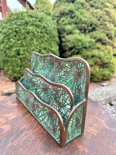 Porta lettere in bronzo e vetro scoria di Tiffany Studios -  Stickley era W8373