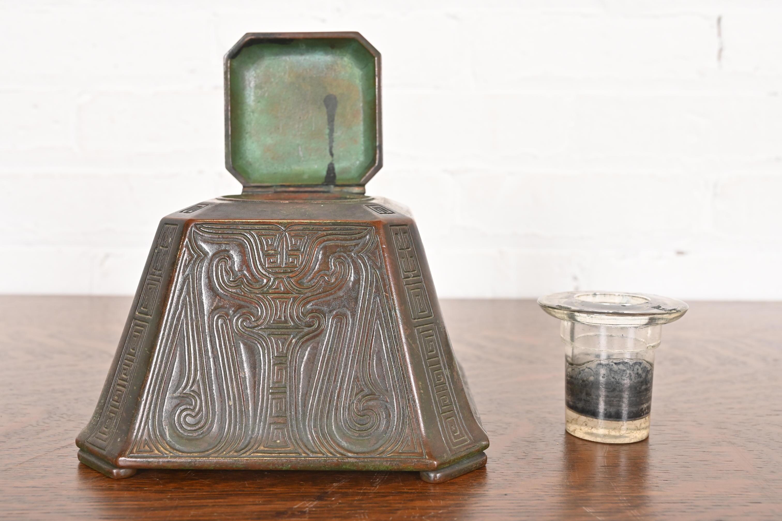 Tiffany Studios Bronze-Tintenfass mit chinesischem Muster im Angebot 1