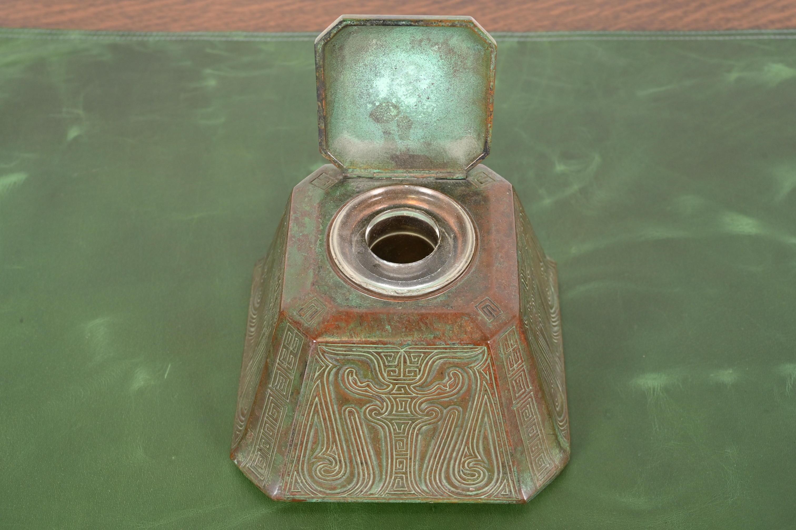 Calamaio in bronzo con motivo cinese di Tiffany Studios in vendita 1