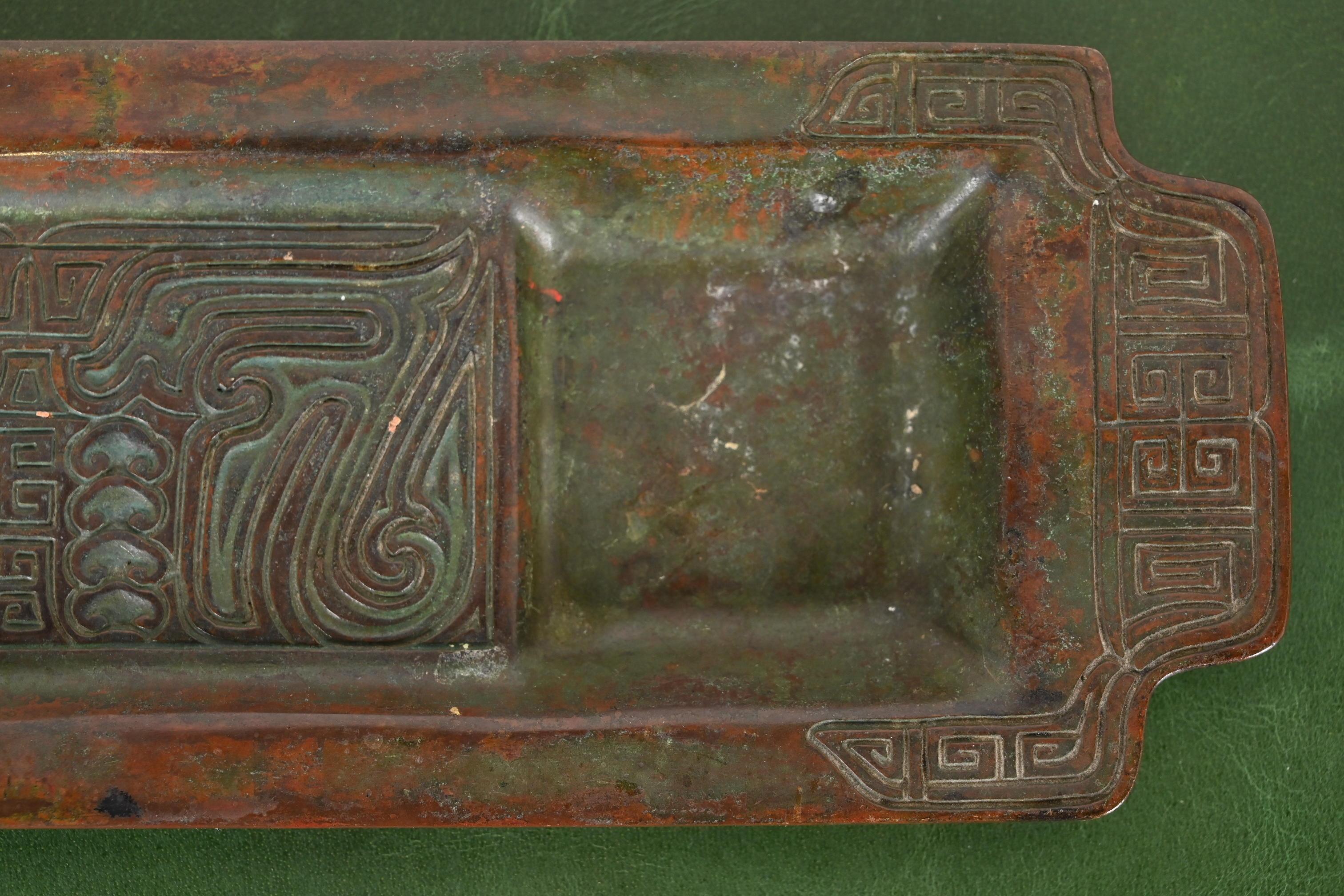 Tiffany Studios Chinesisches Muster Bronze Stifttablett im Angebot 1