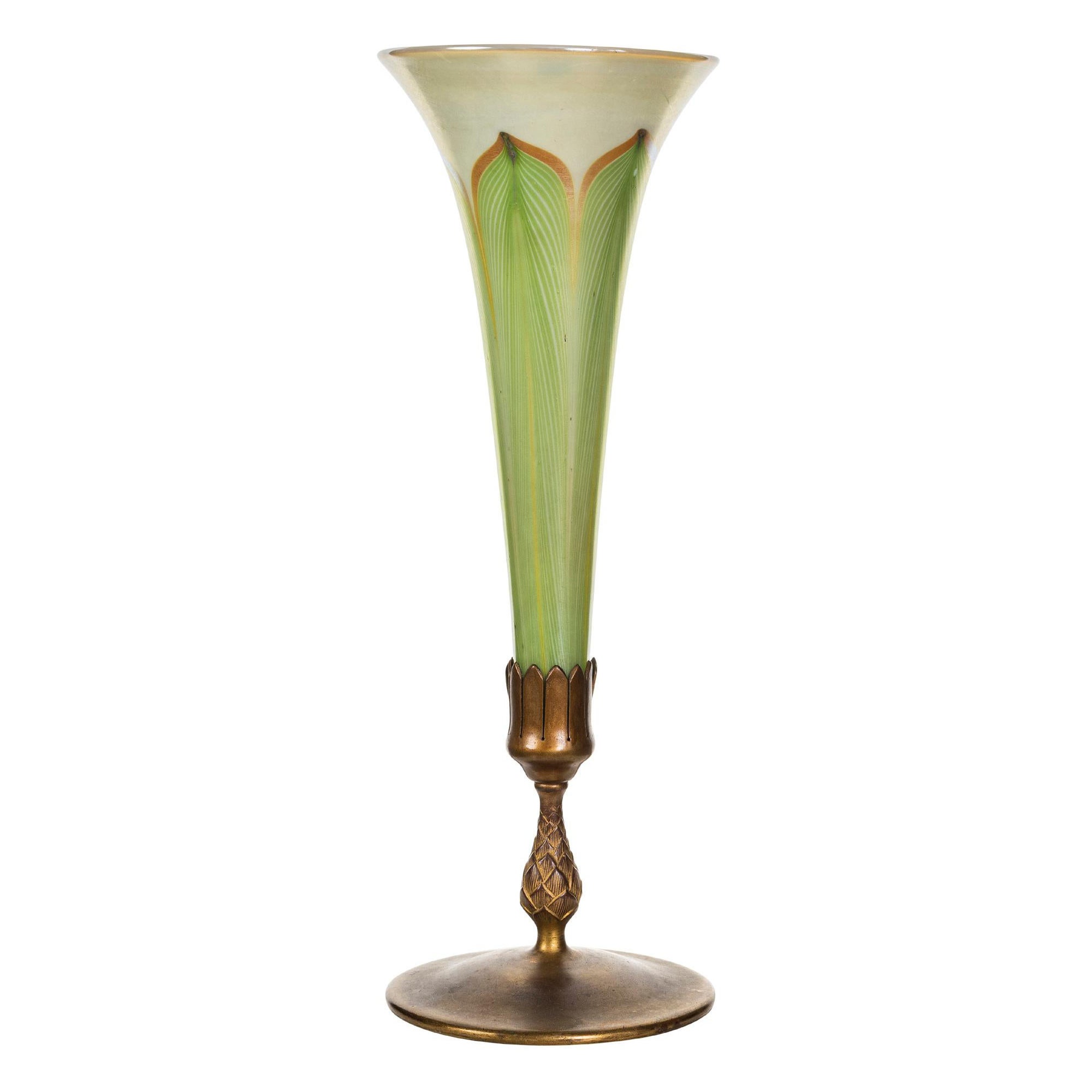 Tiffany Studios, um 1900, fein verzierte vergoldete Bronze und Tiffany-Favrile-Glas, Tiffany