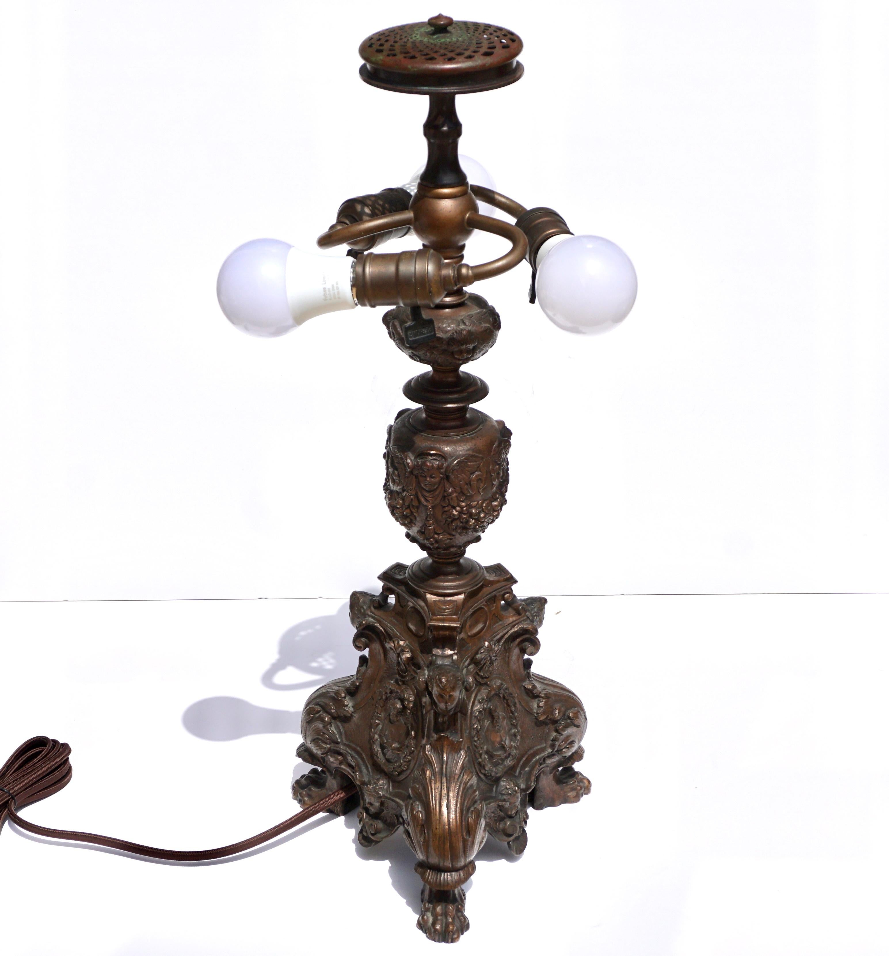 Verre d'art Tiffany Studios - Lampe de table coloniale en vente