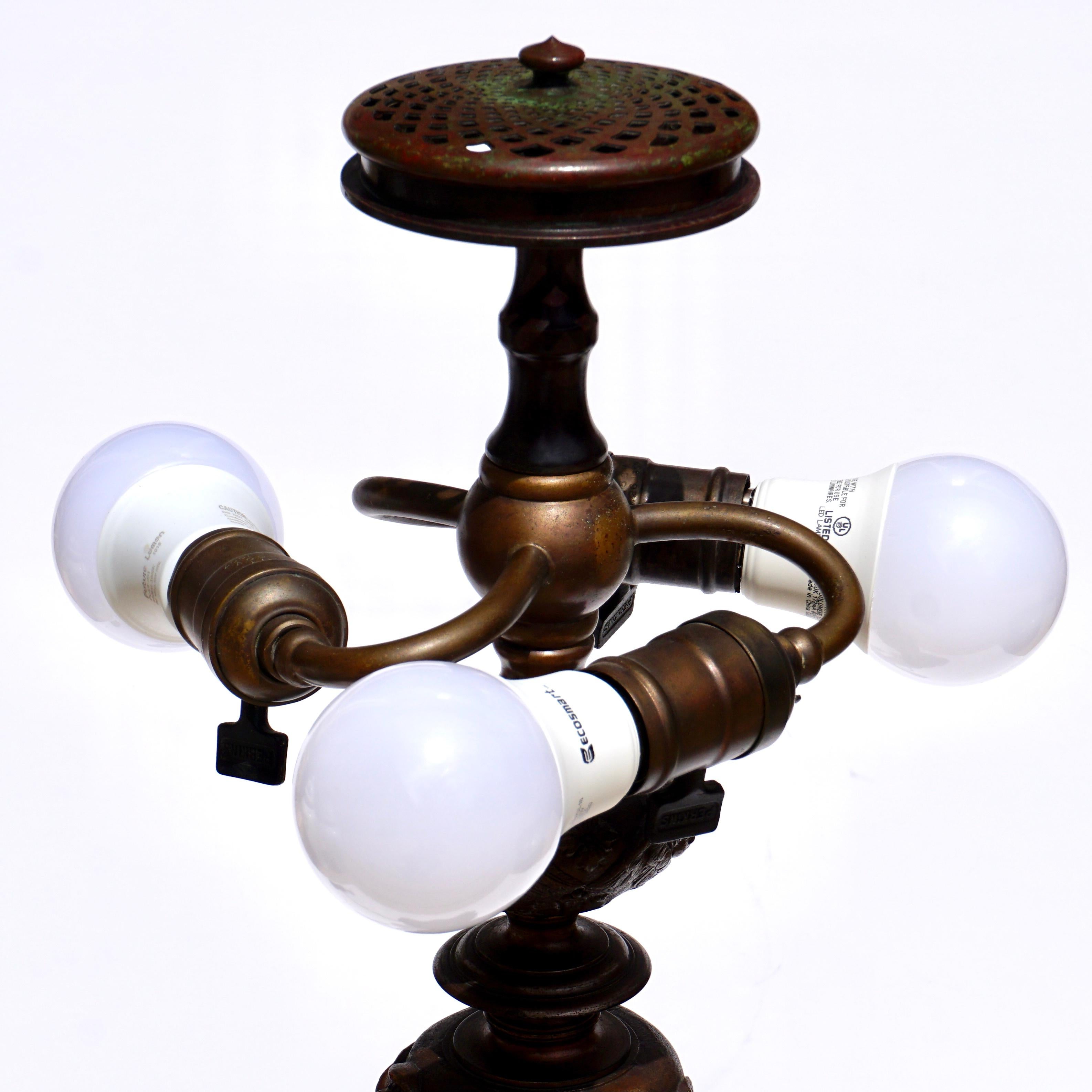 Colonial-Tischlampe von Tiffany Studios im Angebot 1