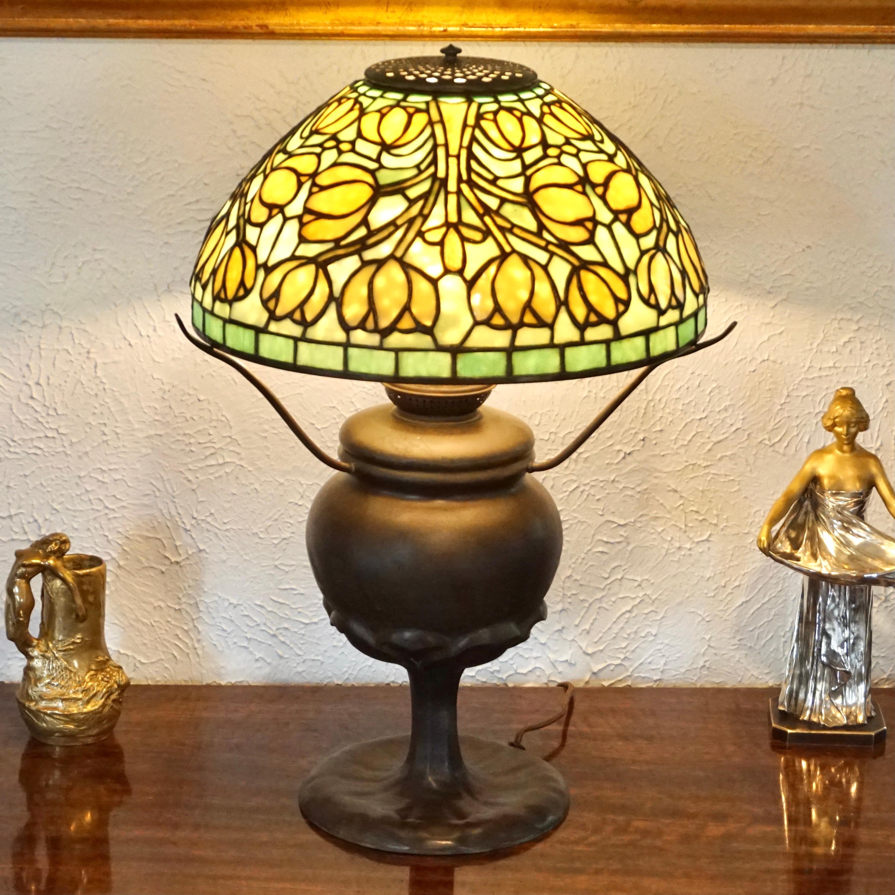 Early 20th Century Tiffany Studios Crocus Table Lamp For Sale
