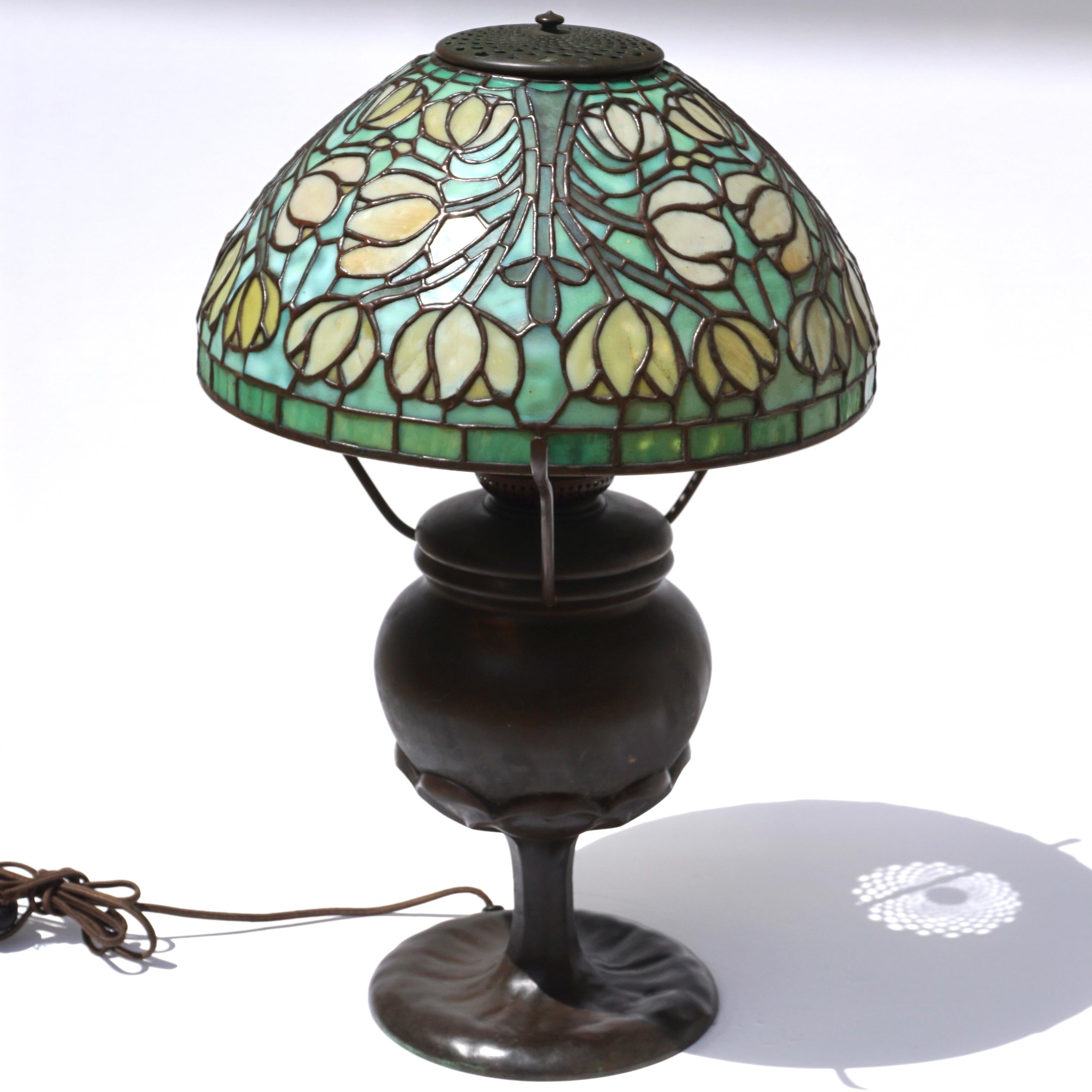 Art nouveau Tiffany Studios - Lampe de table Crocus en vente
