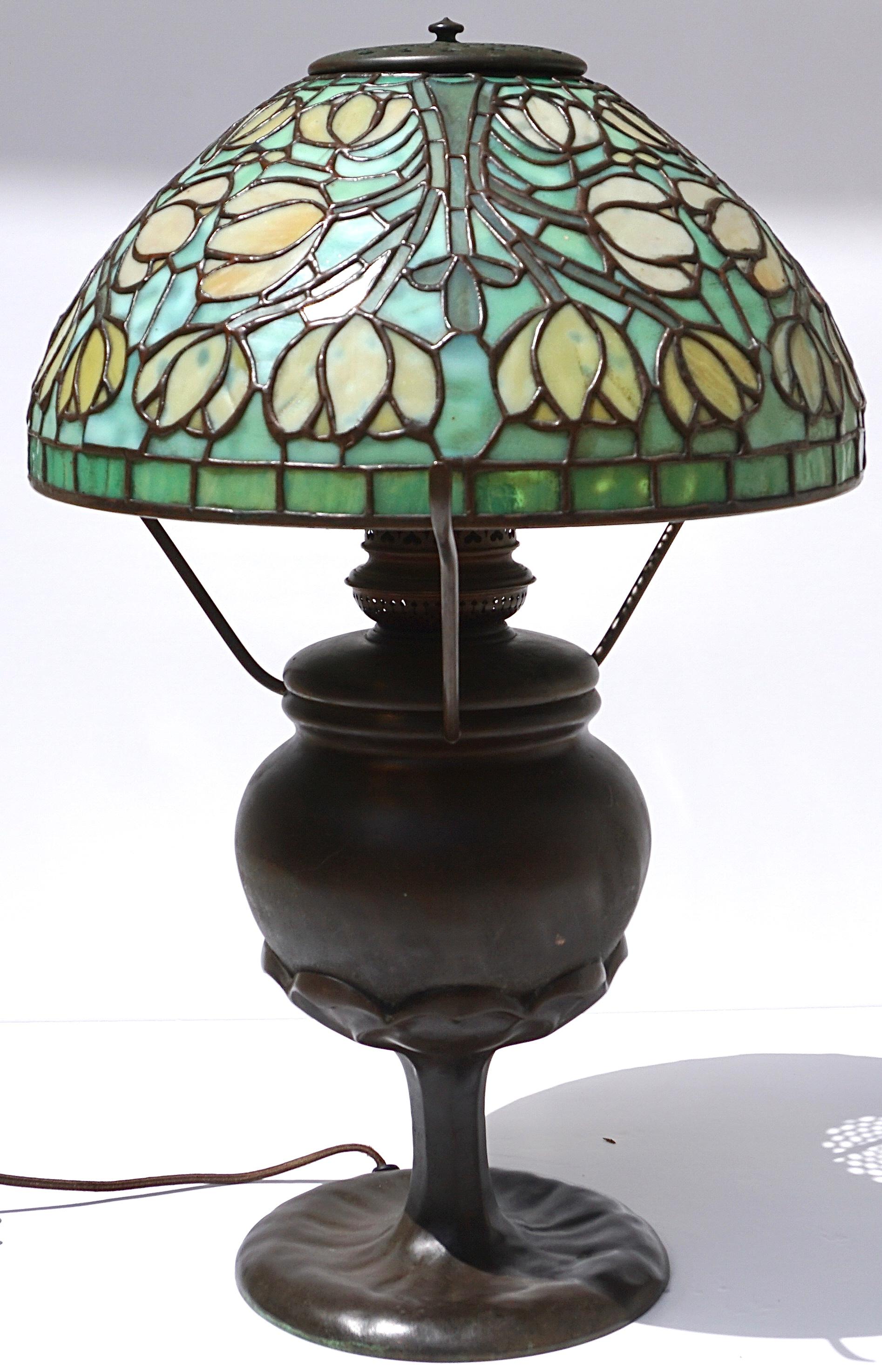 Américain Tiffany Studios - Lampe de table Crocus en vente