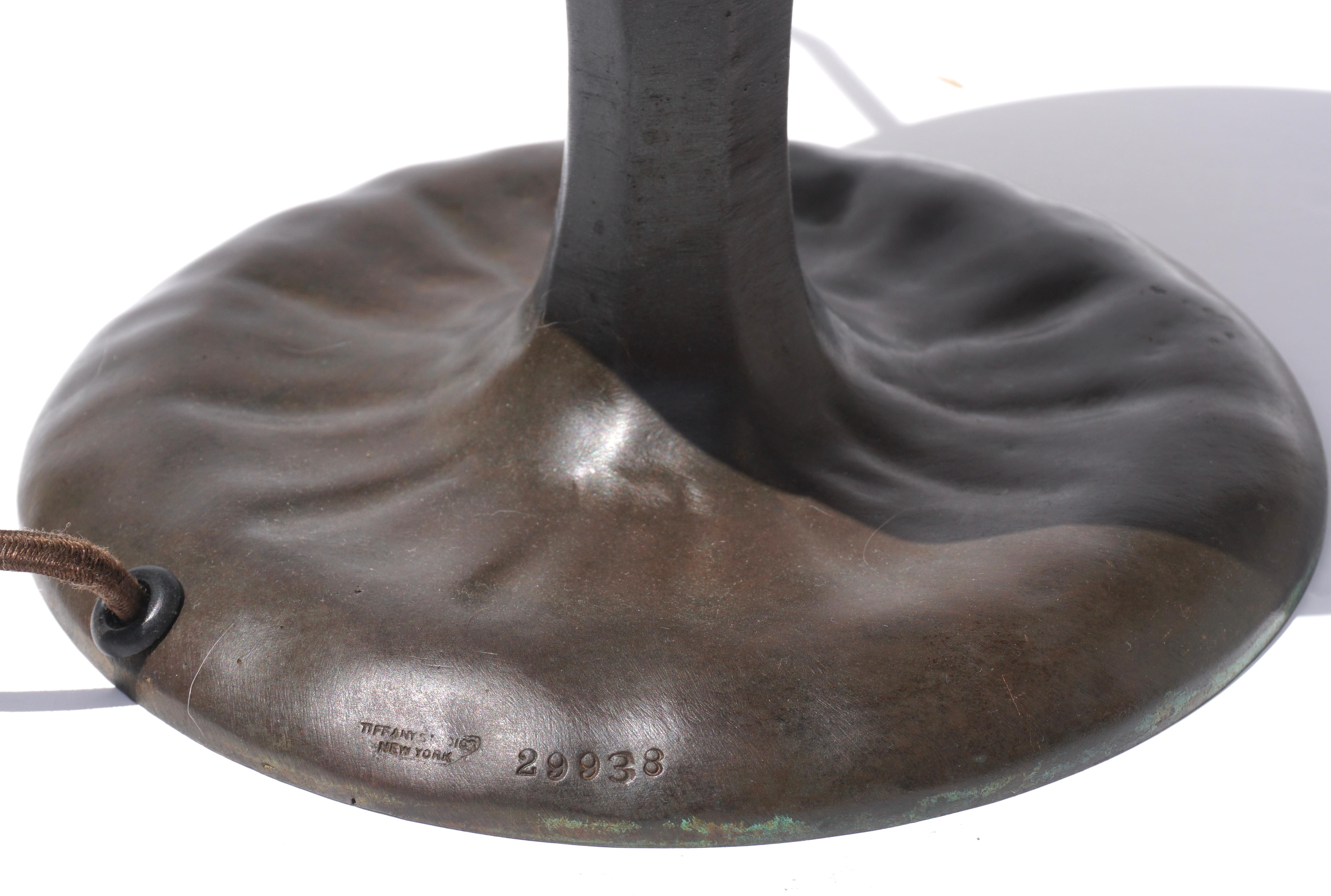 Tiffany Studios - Lampe de table Crocus Bon état - En vente à Dallas, TX