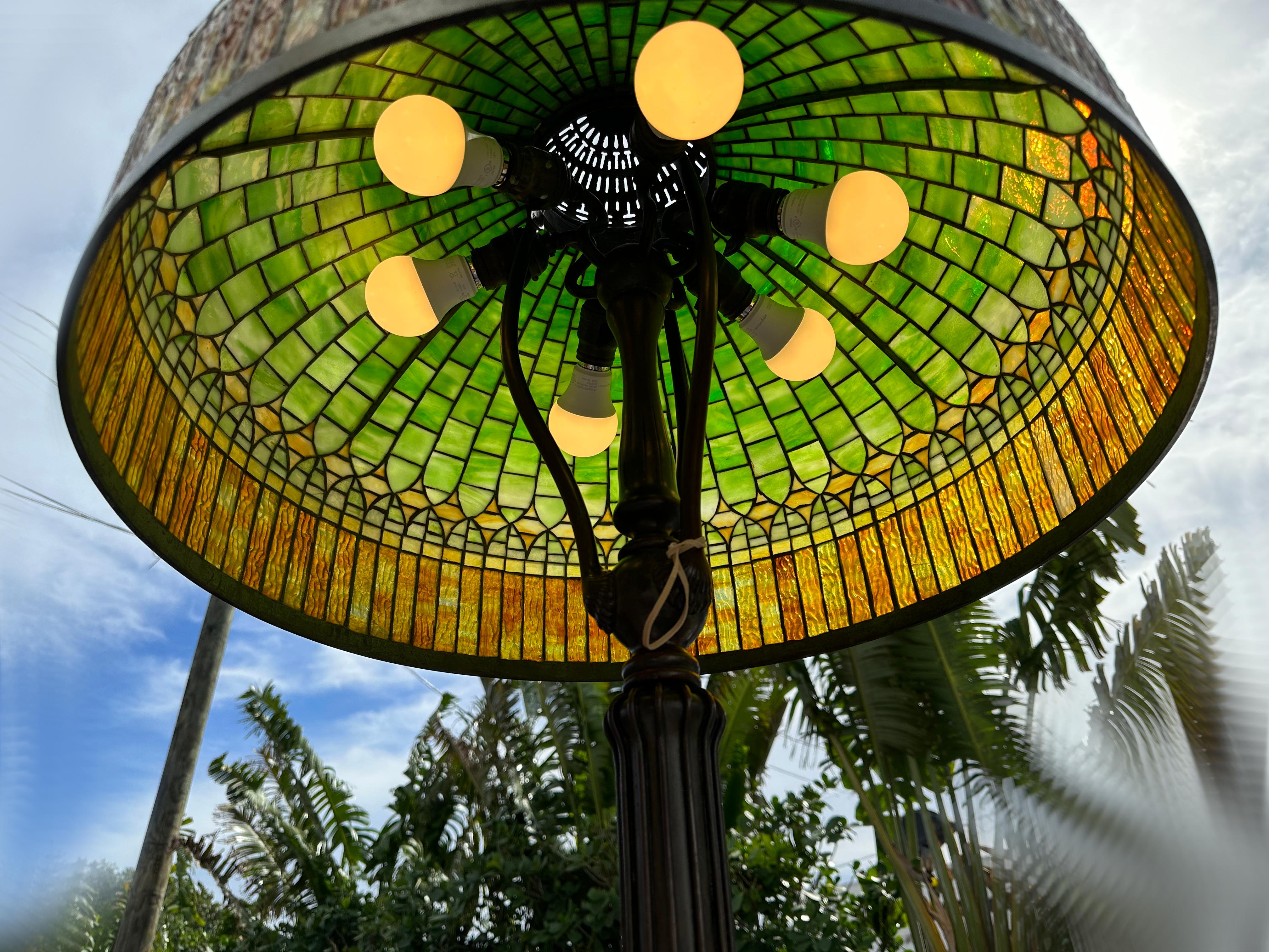 Tiffany Studios Stehlampe mit Vorhangbordüre 1899-1920 im Angebot 5