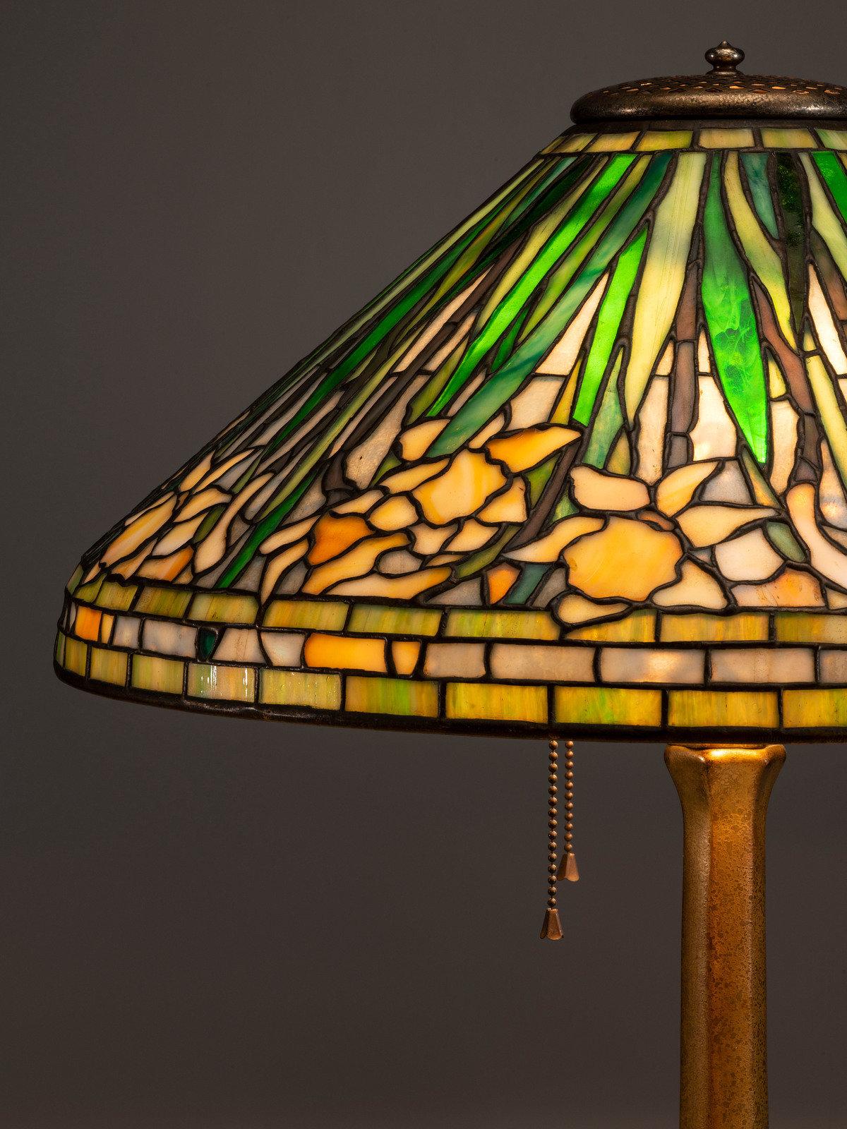 Hand-Carved Tiffany Studios Daffodil Table Lamp