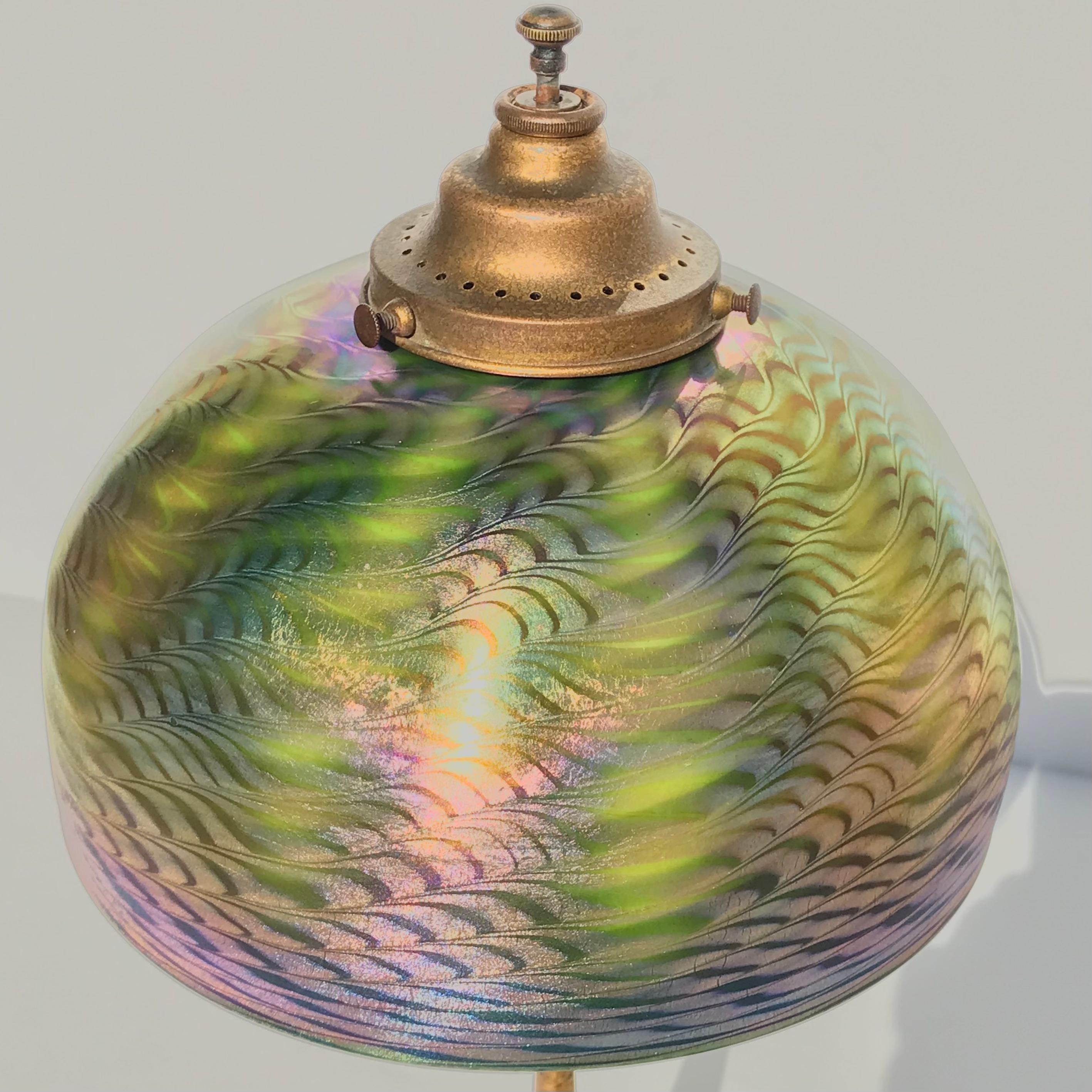 Début du 20ème siècle Tiffany Studios lampe Damascene en bronze doré en vente