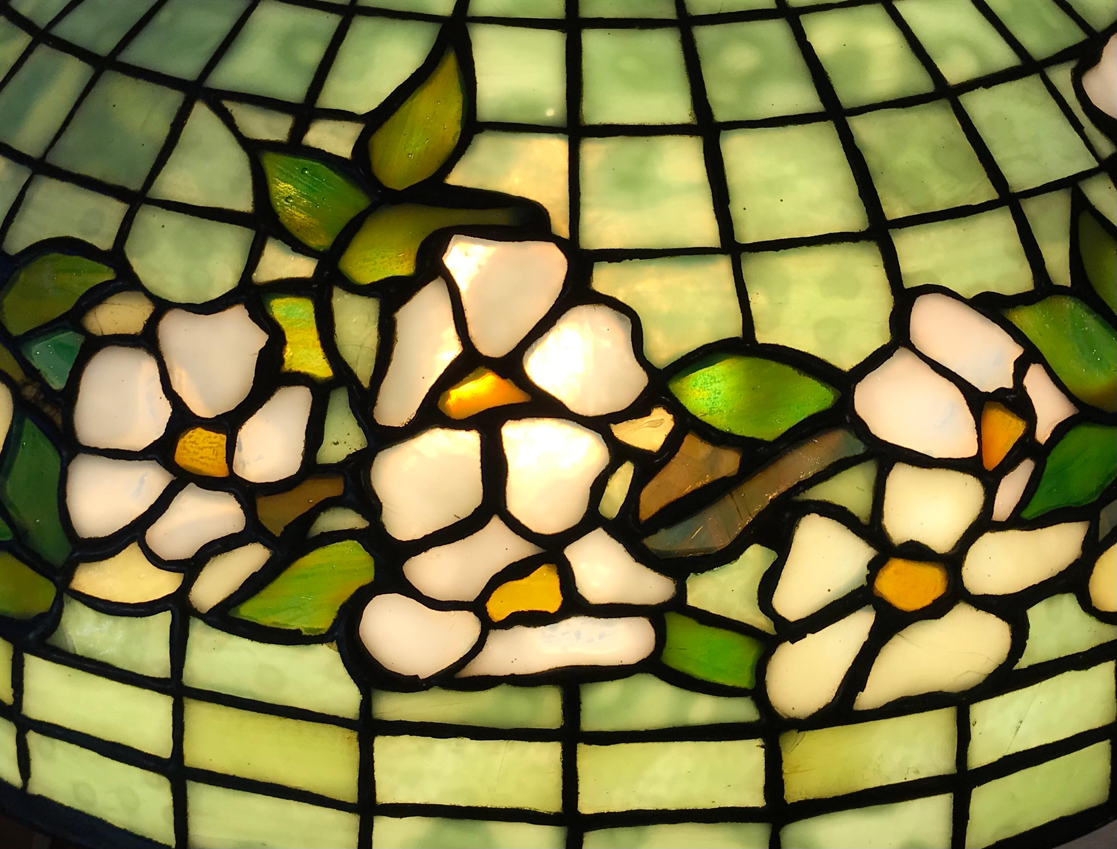 Tiffany Studios Dogwood Floral Stained Glass Table Lamp In Good Condition For Sale In Dallas, TX