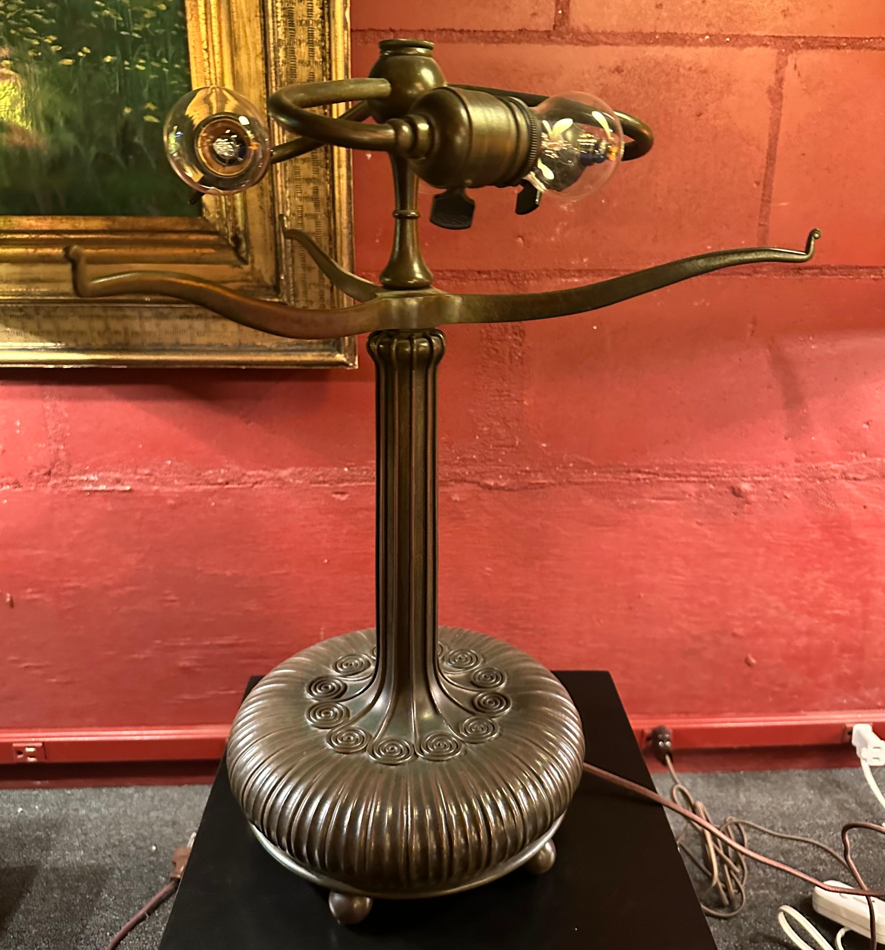 Art Nouveau Tiffany Studios Early Fleur de Lis Table Lamp For Sale