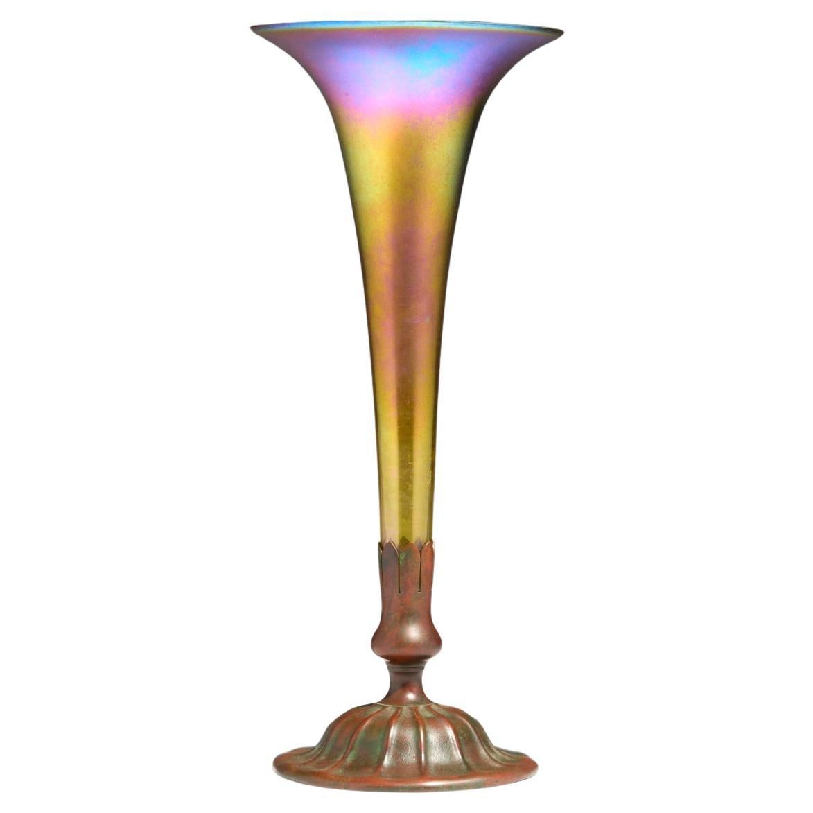 Favrile-Vase aus Glas und Bronze, Trumpett-Vase, Tiffany Studios