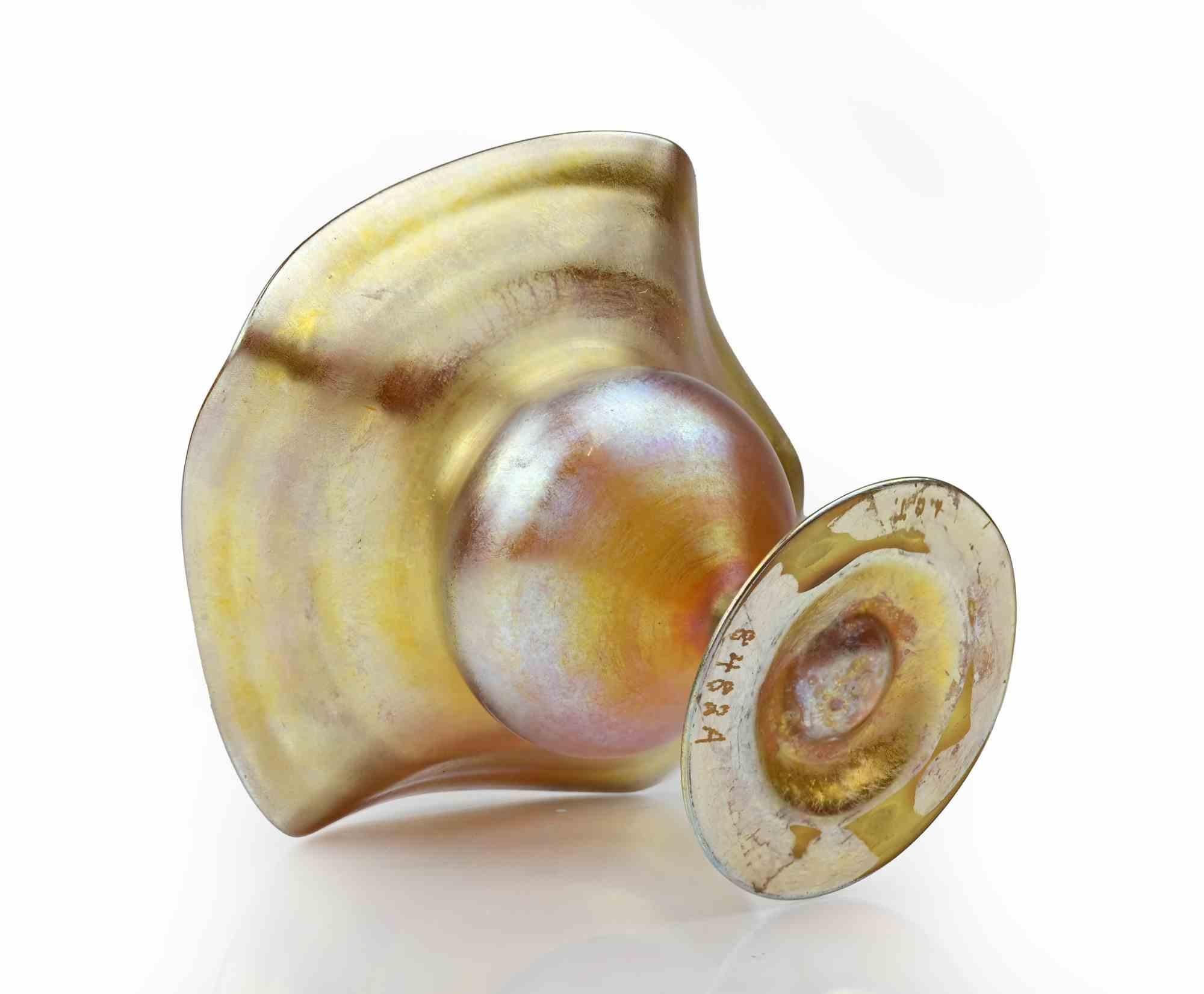 Un composto di vetro iridescente dorato di Tiffany Studios Favrile, realizzato intorno al 1910.

Mercato su base con acido 8482A.

Ottime condizioni.