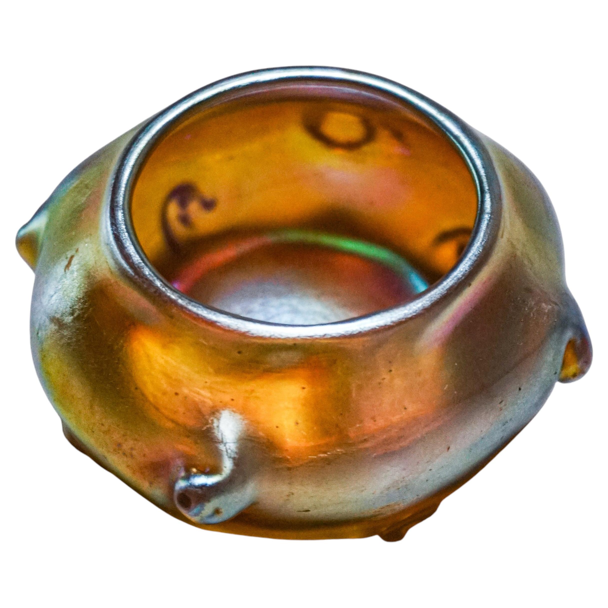Saliera in vetro Favrile dei Tiffany Studios  Art Nouveau dorato iridescente  Firmato