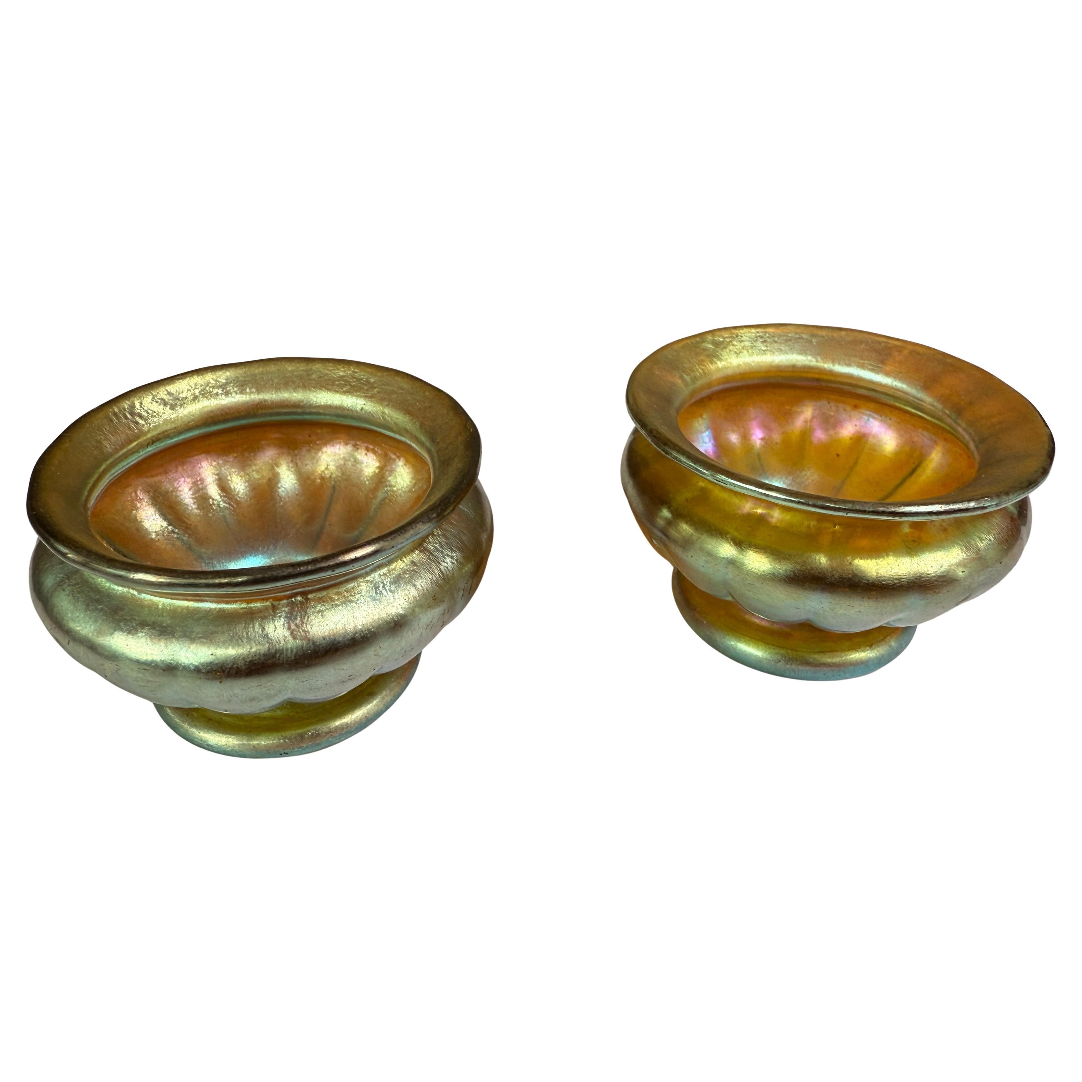 Salière ouverte sur pied en verre d'art irisé nervuré Favrile de Tiffany Studios en vente 1