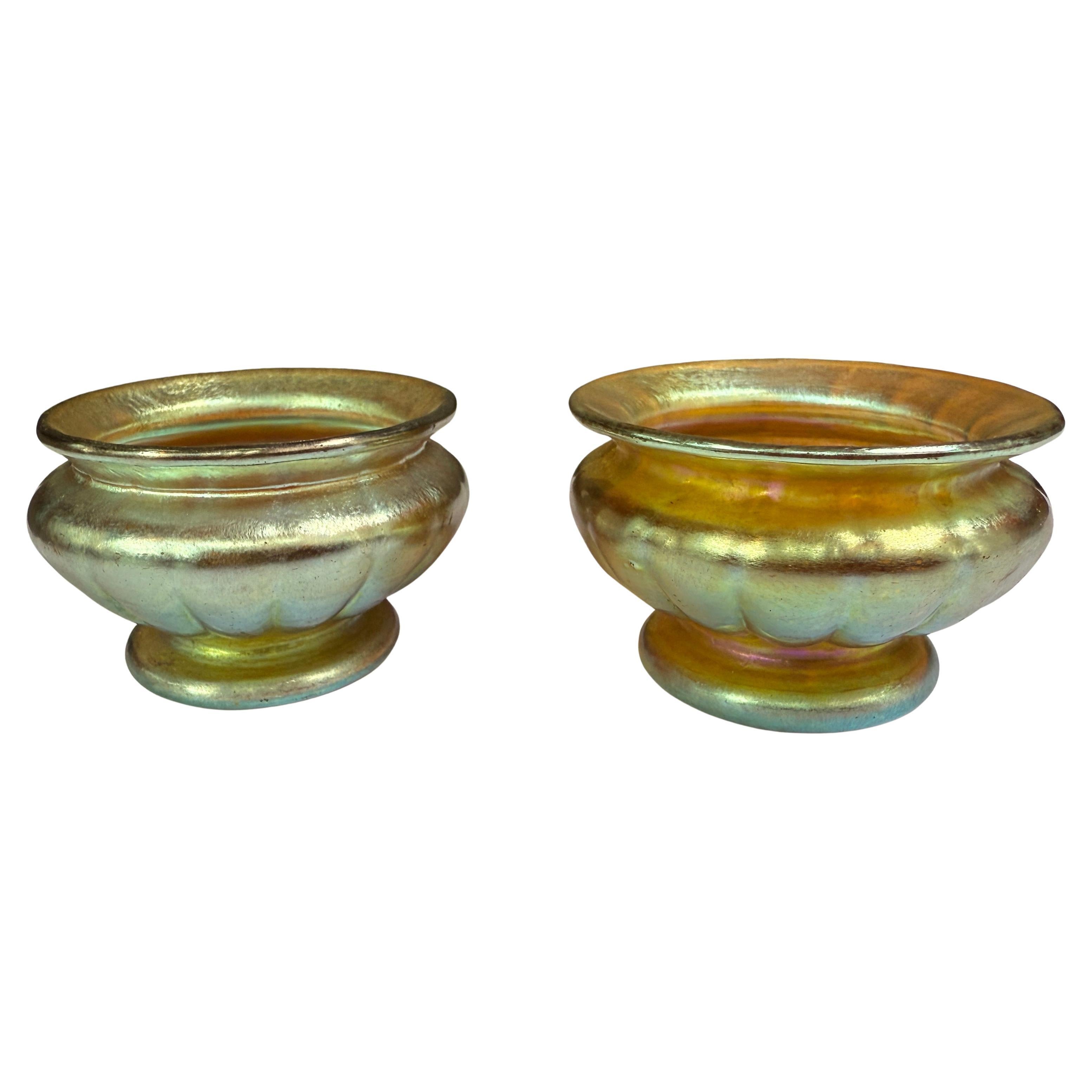 Salière ouverte sur pied en verre d'art irisé nervuré Favrile de Tiffany Studios en vente 2