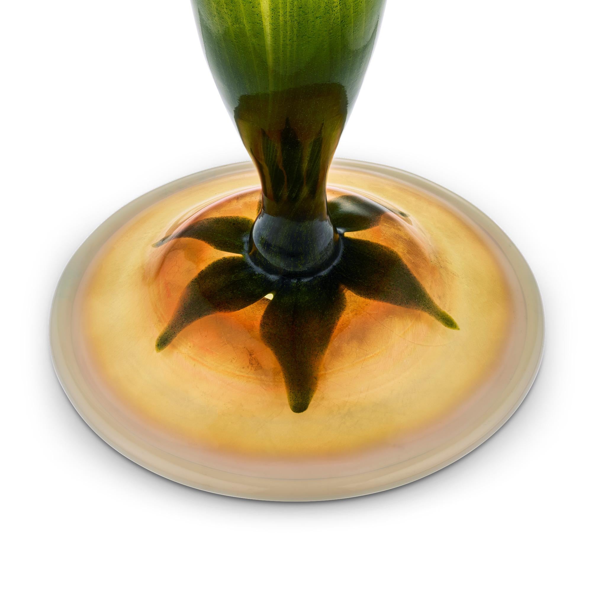 Tiffany Studios Floriform Vase In condizioni buone in vendita a New Orleans, LA