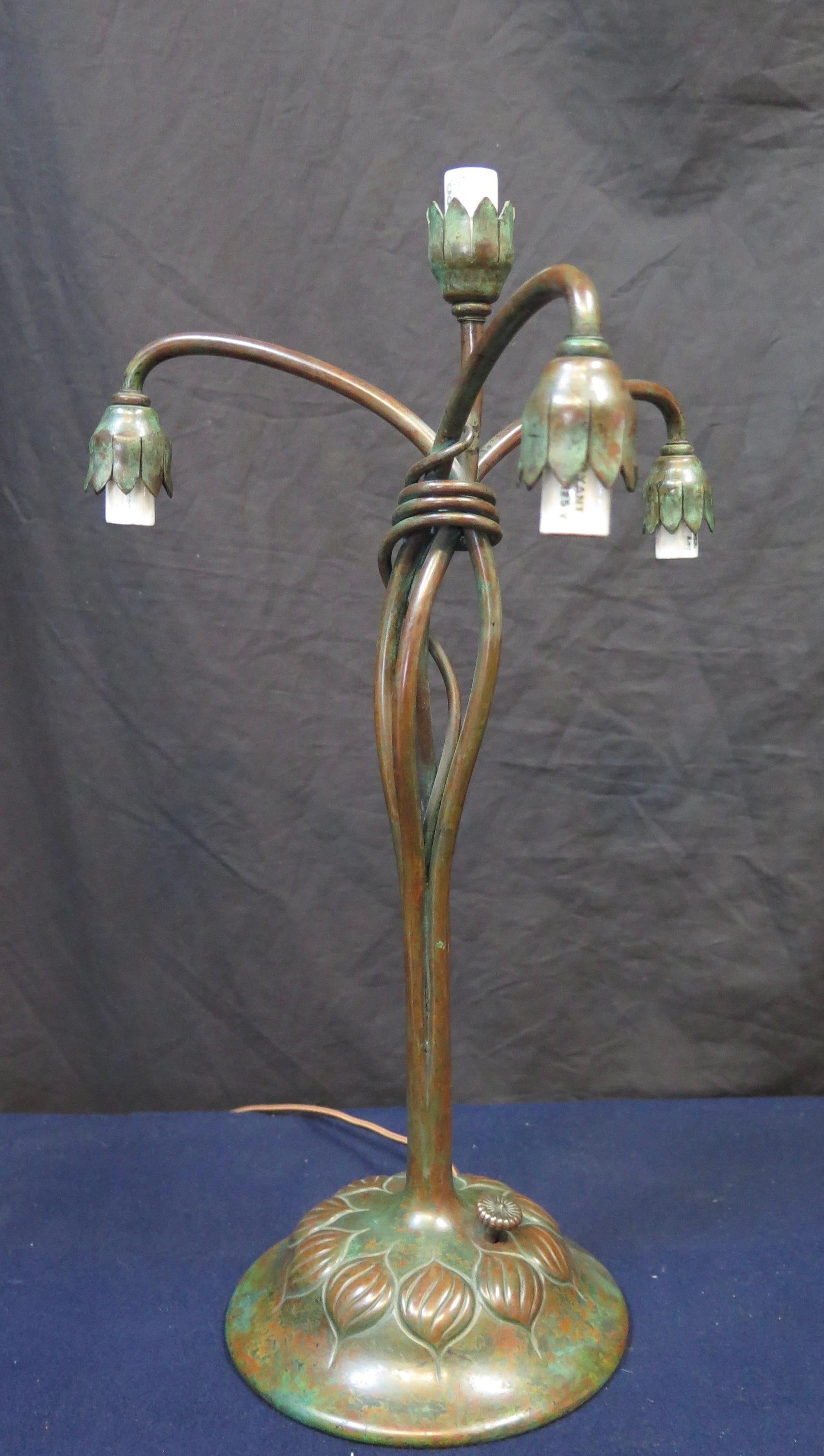 Vierflammige Lilienlampe von Tiffany Studios im Angebot 12