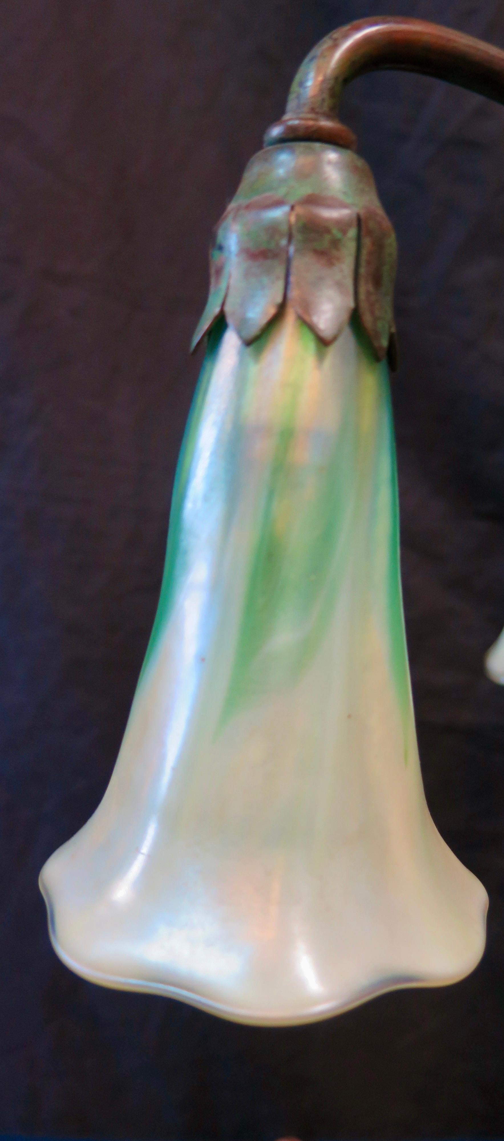 Patiné Lampe Lily à quatre lumières de Tiffany Studios en vente