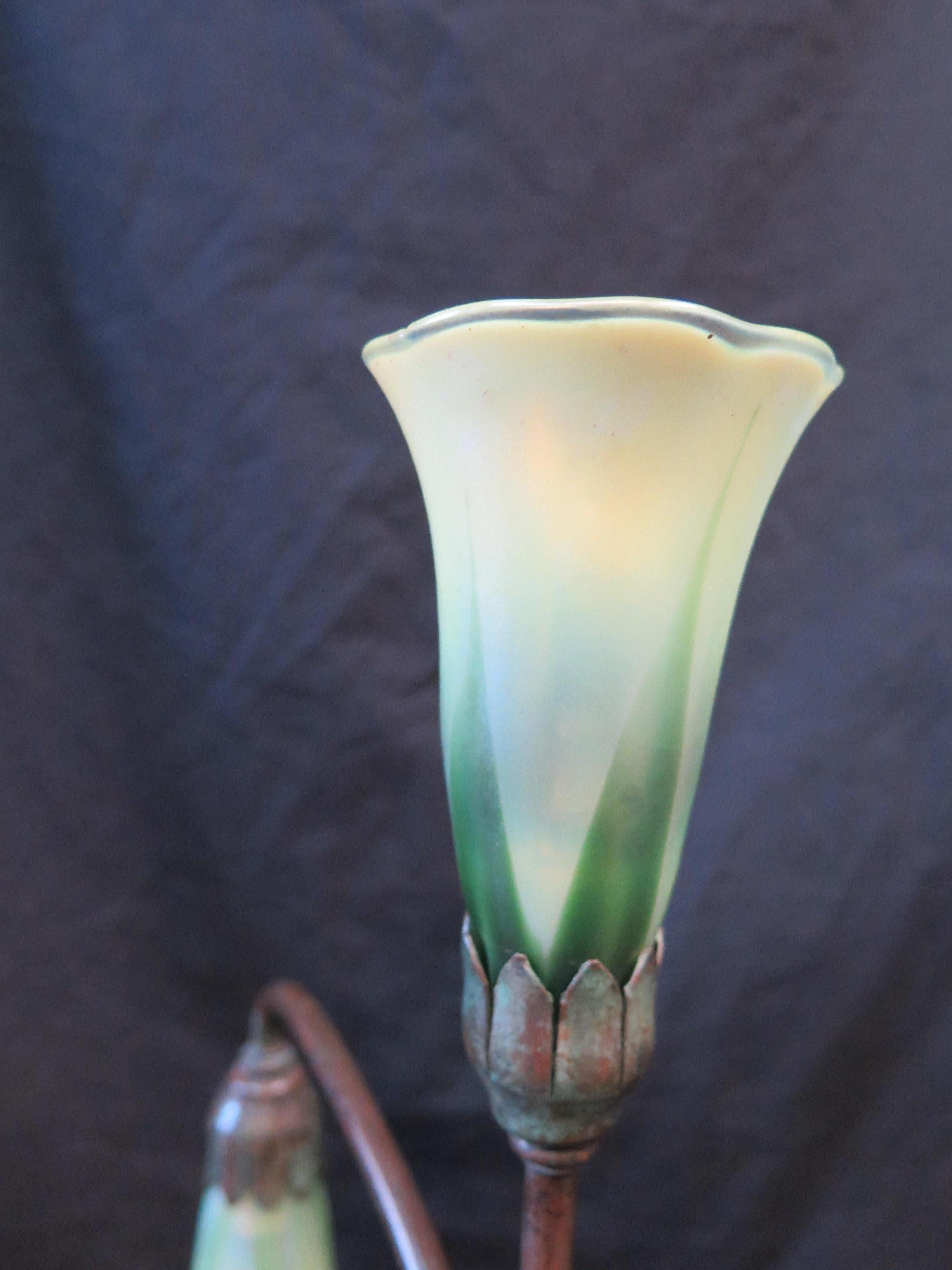 Lampe Lily à quatre lumières de Tiffany Studios Bon état - En vente à Bronx, NY