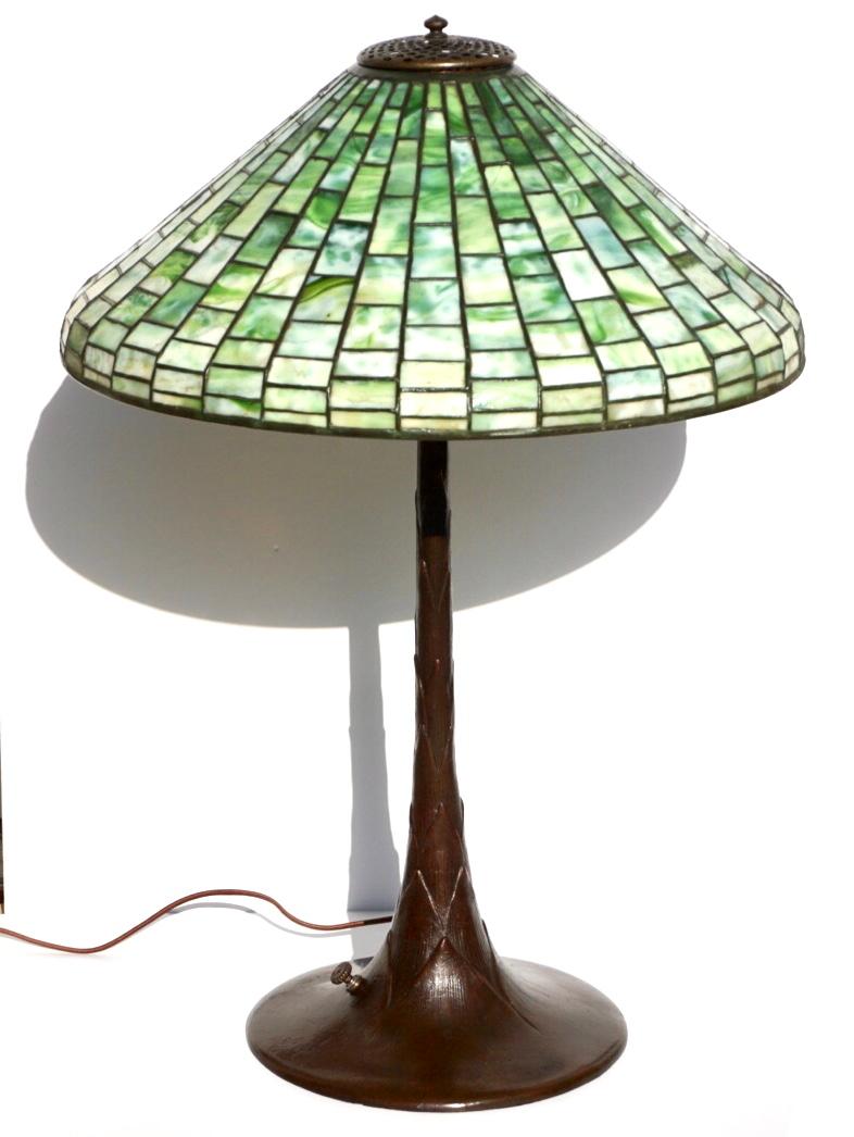 Art nouveau Tiffany Studios - Lampe de table géométrique en vente