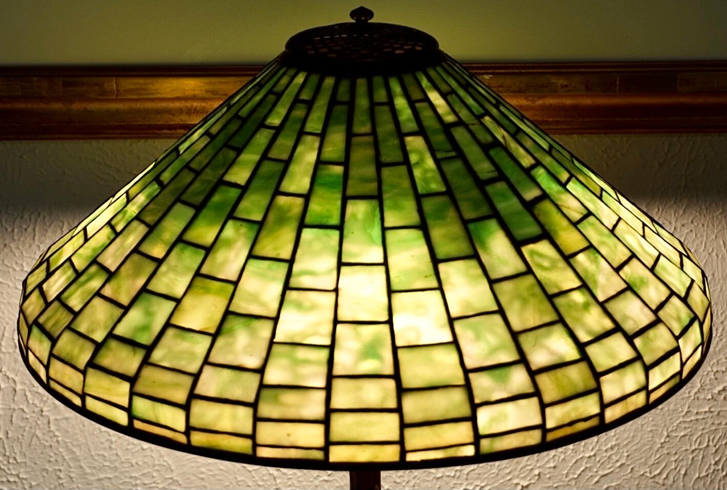 Tiffany Studios Geometric Table Lamp In Good Condition For Sale In Dallas, TX