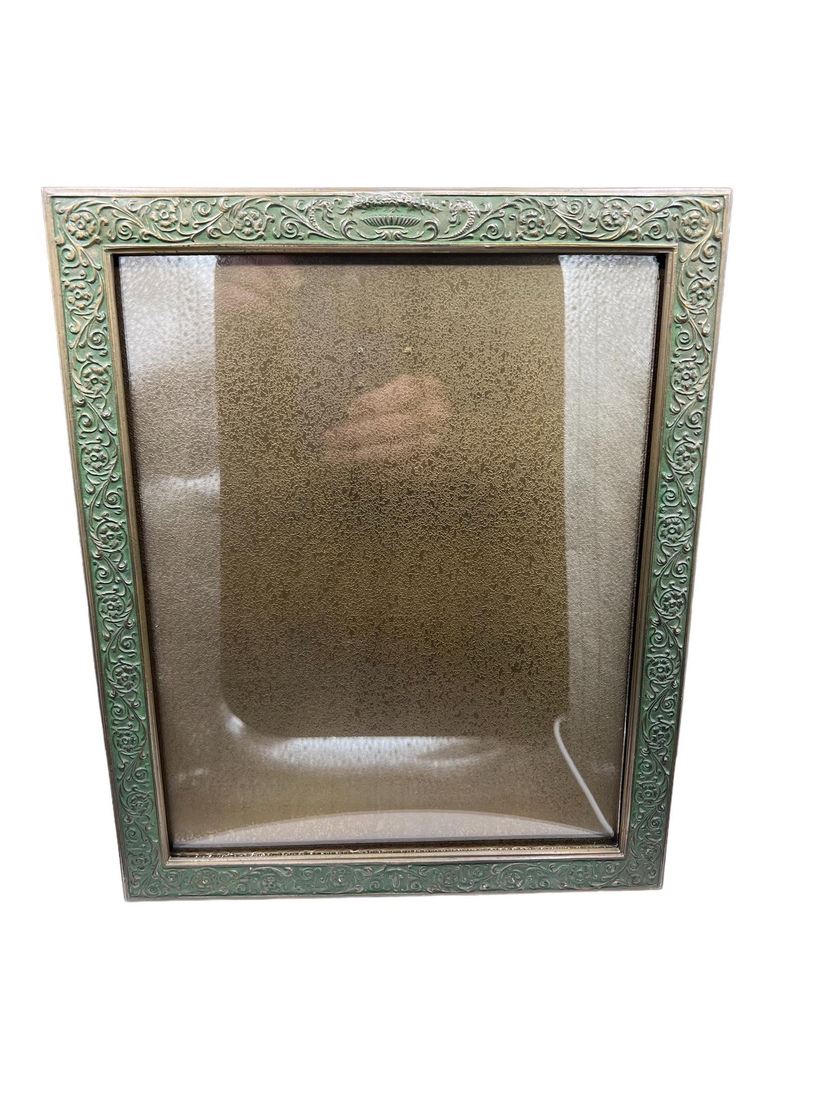 Tiffany Studios gilt-bronze picture frame, Stamped Tiffany Studios/NY/1611. For Sale 3