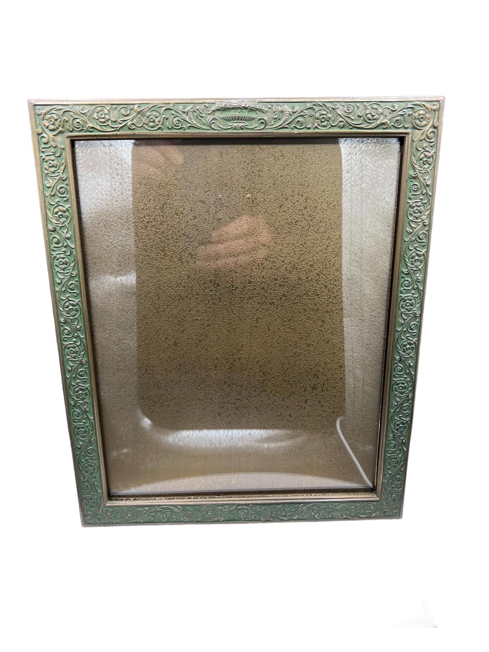 Tiffany Studios gilt-bronze picture frame, Stamped Tiffany Studios/NY/1611. For Sale 4